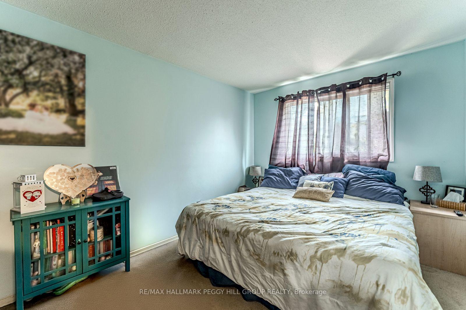 Photo 7 of 69 Fox Run, Barrie, Letitia Heights — HOMEH