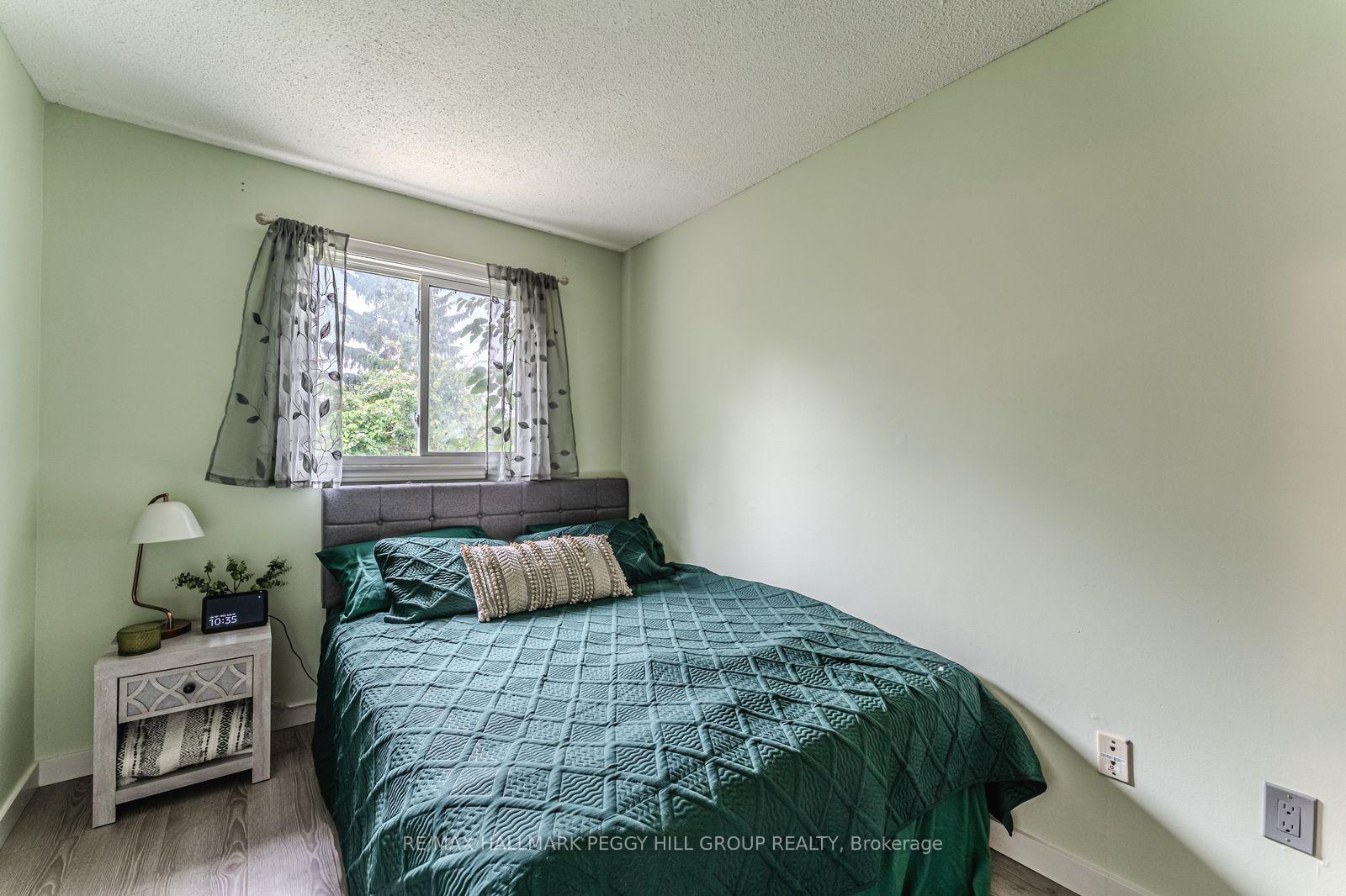Photo 8 of 69 Fox Run, Barrie, Letitia Heights — HOMEH