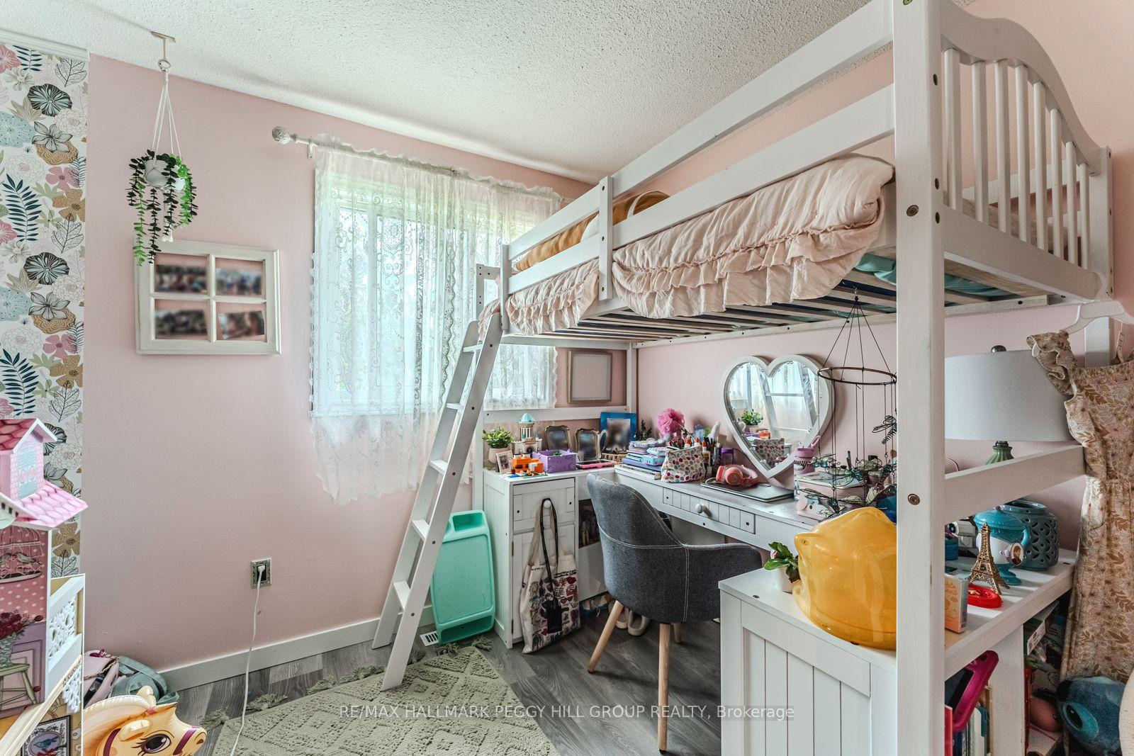Photo 9 of 69 Fox Run, Barrie, Letitia Heights — HOMEH