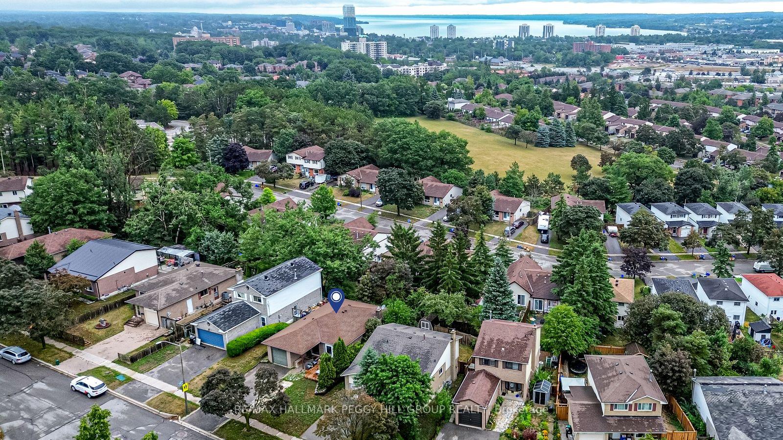 Photo 19 of 69 Fox Run, Barrie, Letitia Heights — HOMEH
