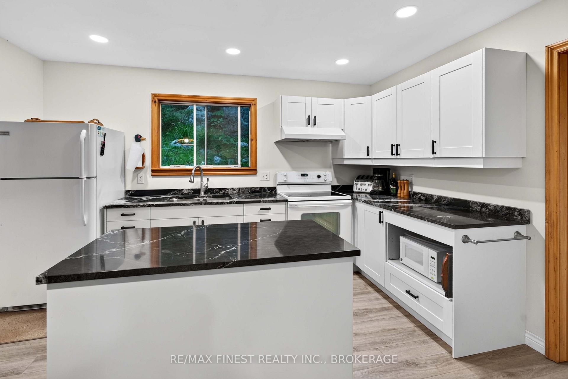 Photo 3 of 1218 Richmond Lane, Frontenac, Frontenac Centre — HOMEH