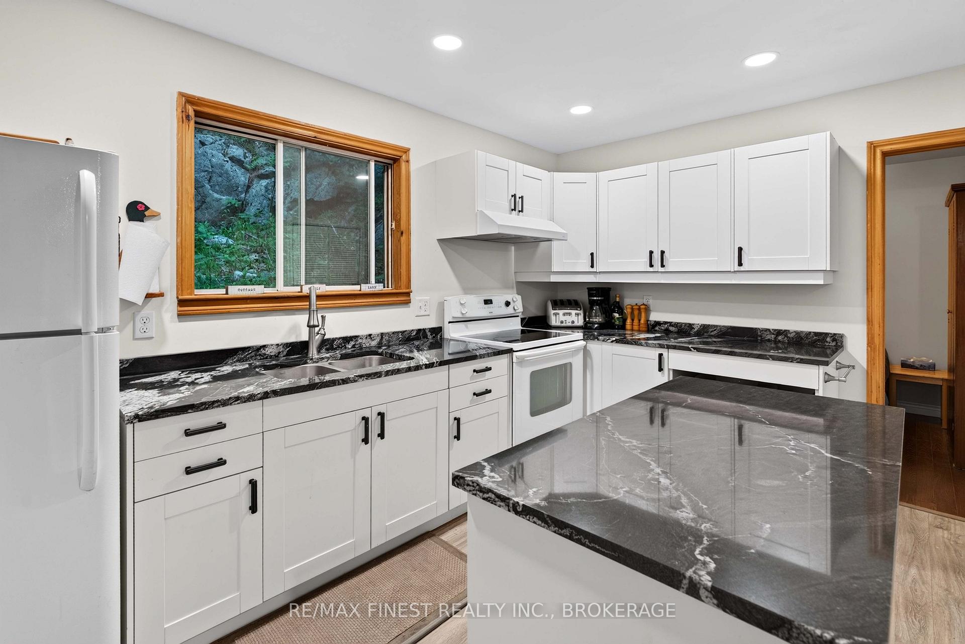 Photo 5 of 1218 Richmond Lane, Frontenac, Frontenac Centre — HOMEH