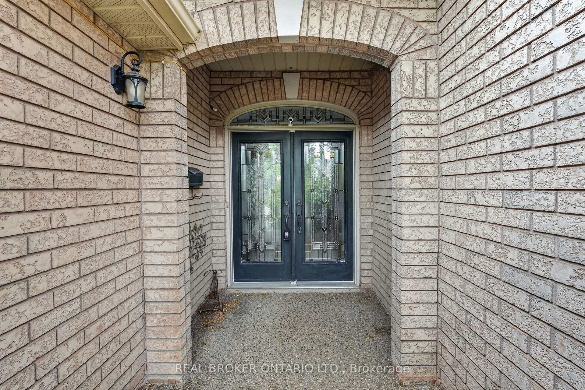 Photo 3 of 2152 Grand Ravine Drive, Oakville, River Oaks — HOMEH