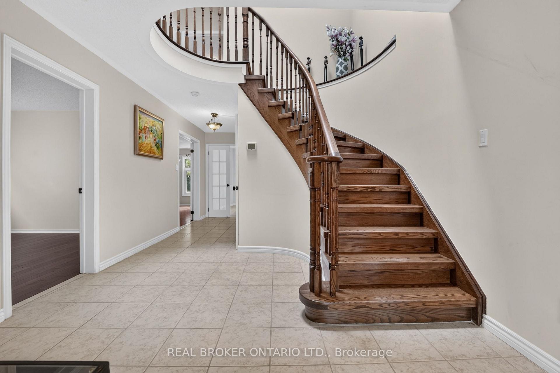 Photo 4 of 2152 Grand Ravine Drive, Oakville, River Oaks — HOMEH
