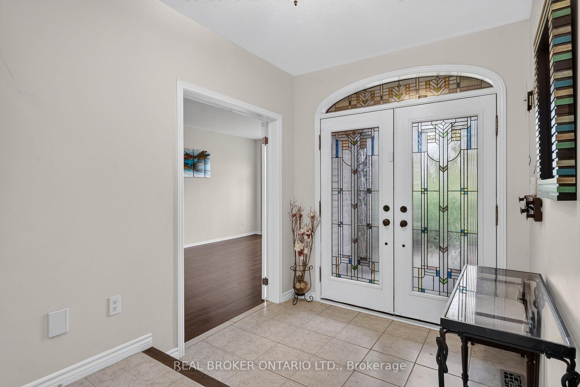 Photo 5 of 2152 Grand Ravine Drive, Oakville, River Oaks — HOMEH