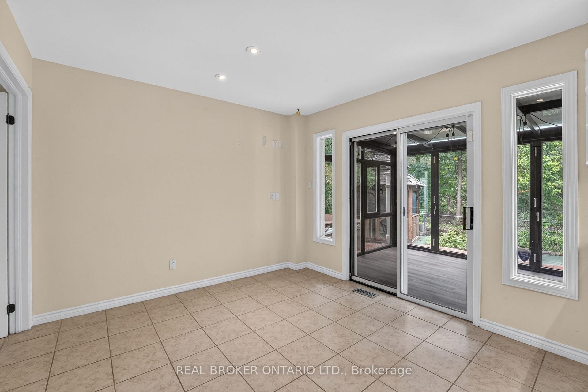 Photo 7 of 2152 Grand Ravine Drive, Oakville, River Oaks — HOMEH