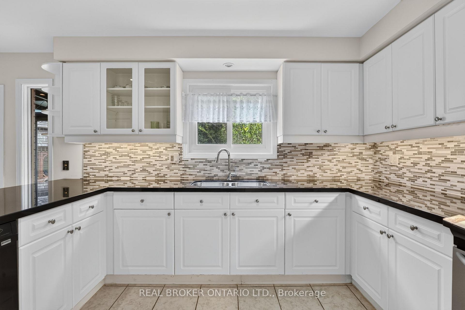 Photo 10 of 2152 Grand Ravine Drive, Oakville, River Oaks — HOMEH