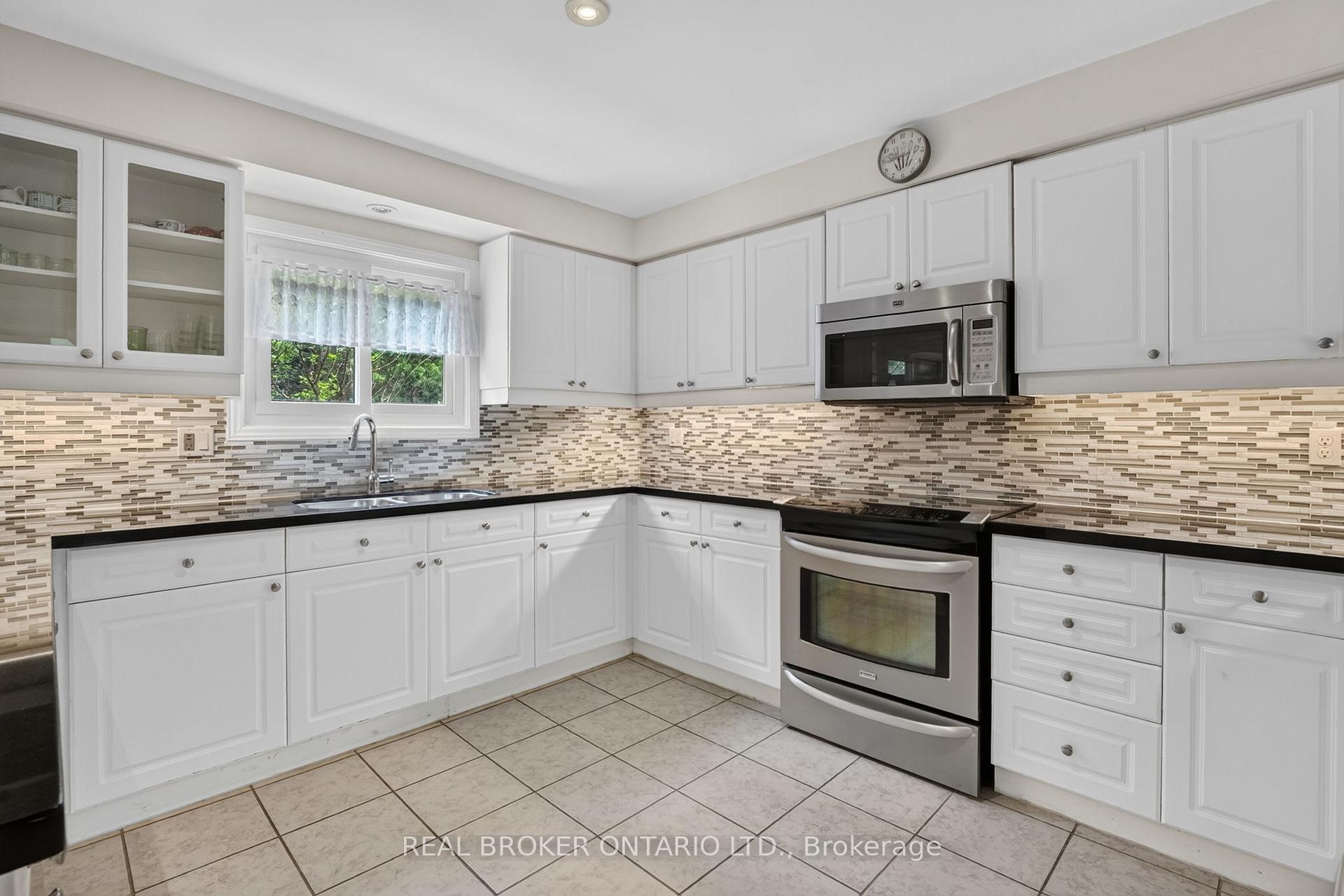 Photo 12 of 2152 Grand Ravine Drive, Oakville, River Oaks — HOMEH