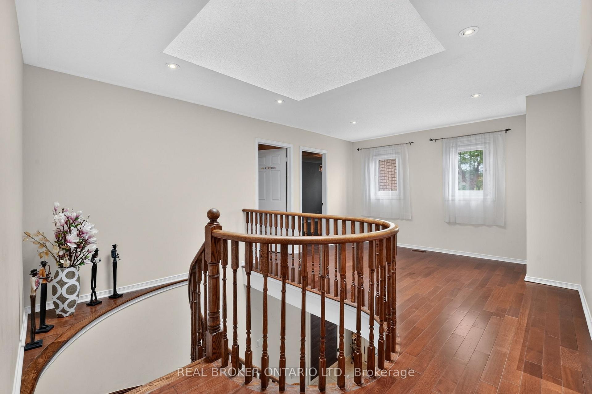 Photo 16 of 2152 Grand Ravine Drive, Oakville, River Oaks — HOMEH
