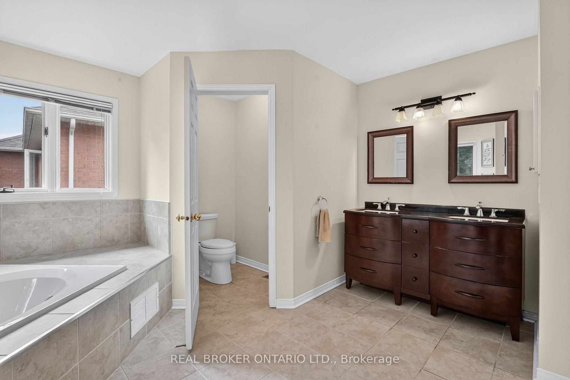 Photo 23 of 2152 Grand Ravine Drive, Oakville, River Oaks — HOMEH