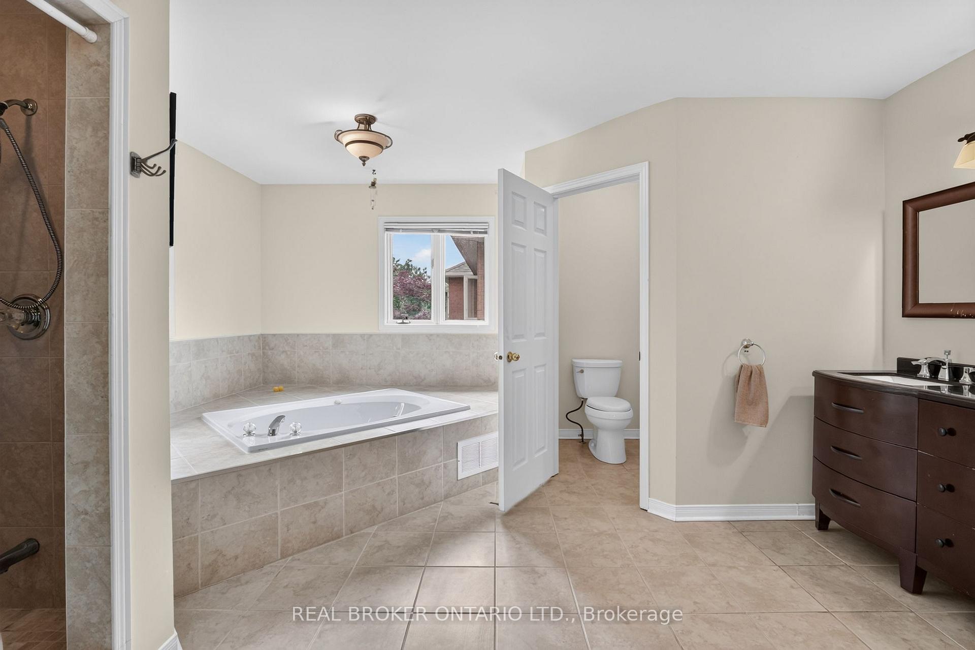 Photo 24 of 2152 Grand Ravine Drive, Oakville, River Oaks — HOMEH