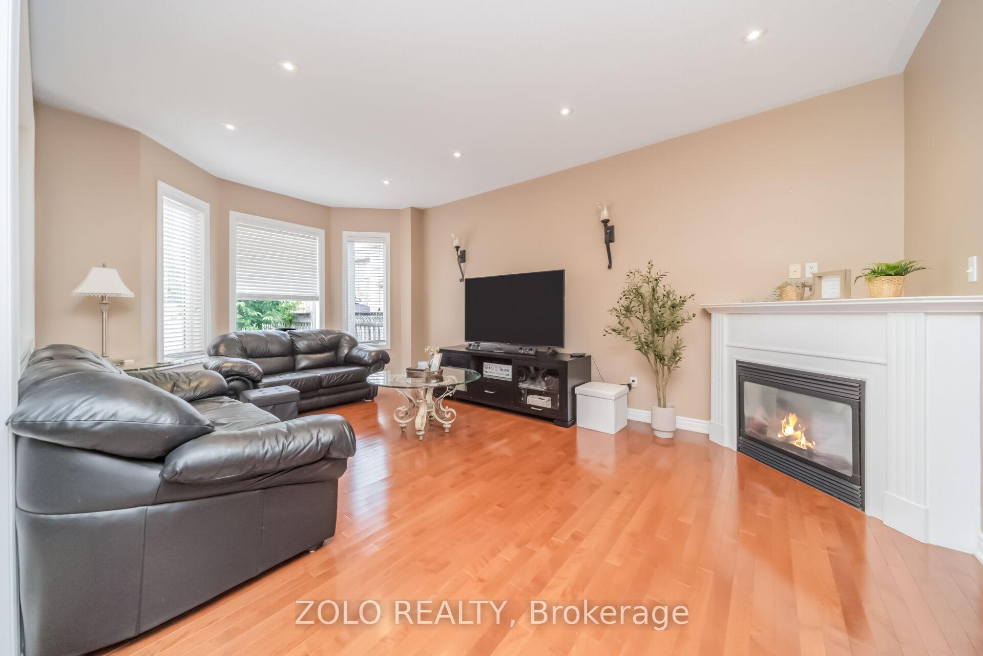 Photo 4 of 3 Tennant Drive, Brampton, Sandringham-Wellington — HOMEH