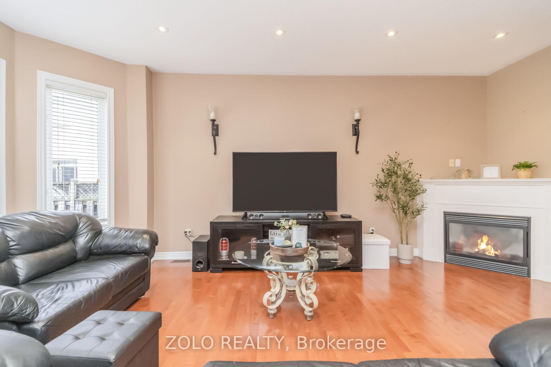 Photo 5 of 3 Tennant Drive, Brampton, Sandringham-Wellington — HOMEH