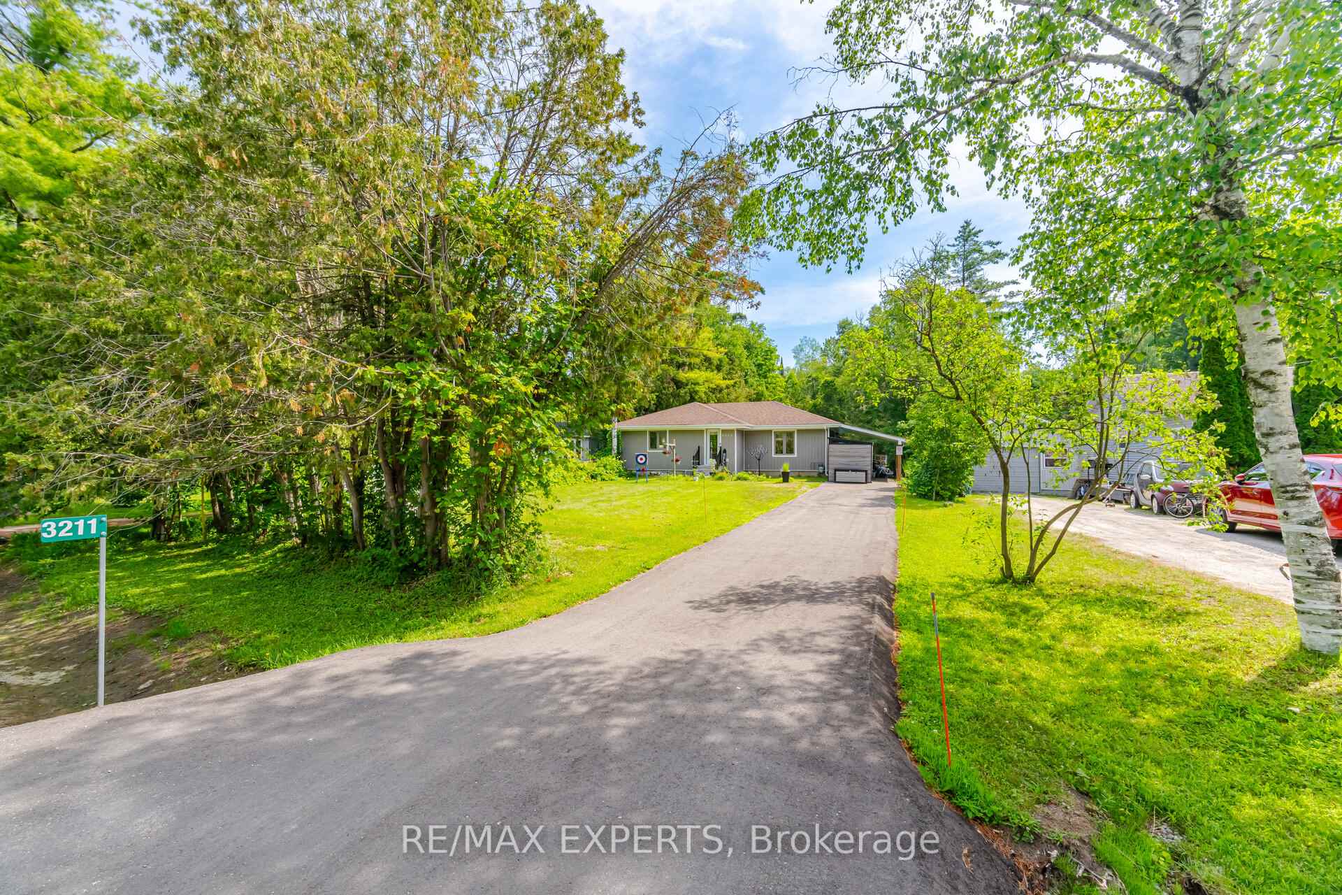 Photo 2 of 3211 Cove Avenue, Innisfil, Rural Innisfil — HOMEH