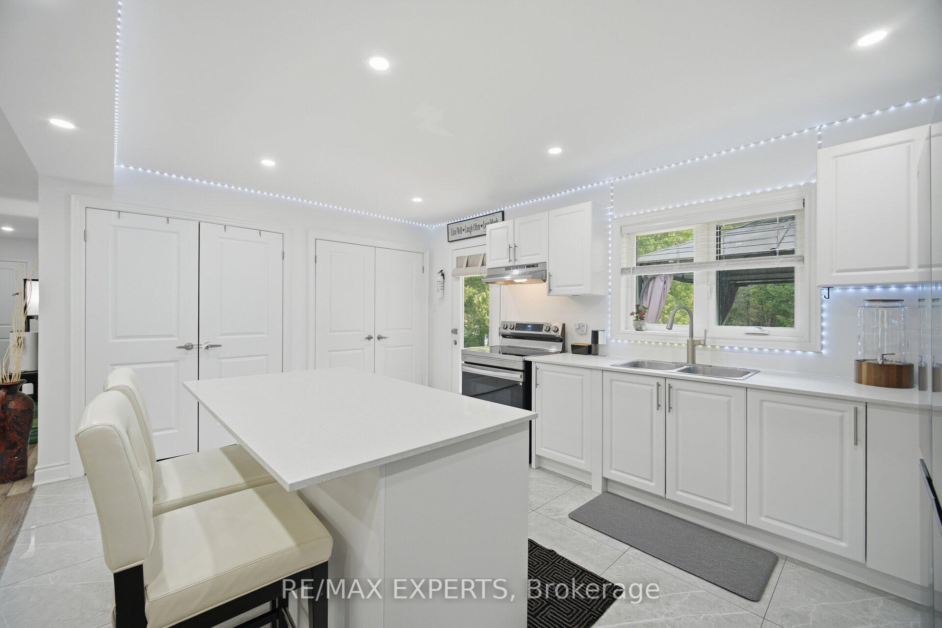 Photo 16 of 3211 Cove Avenue, Innisfil, Rural Innisfil — HOMEH