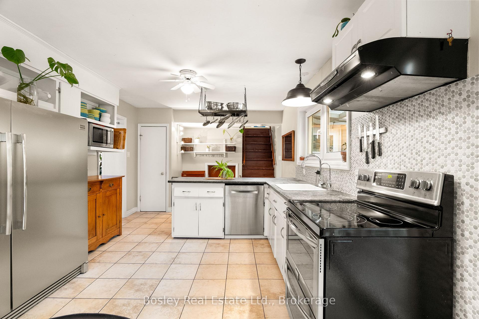 Photo 11 of 29 St Leger Street, Kitchener — HOMEH