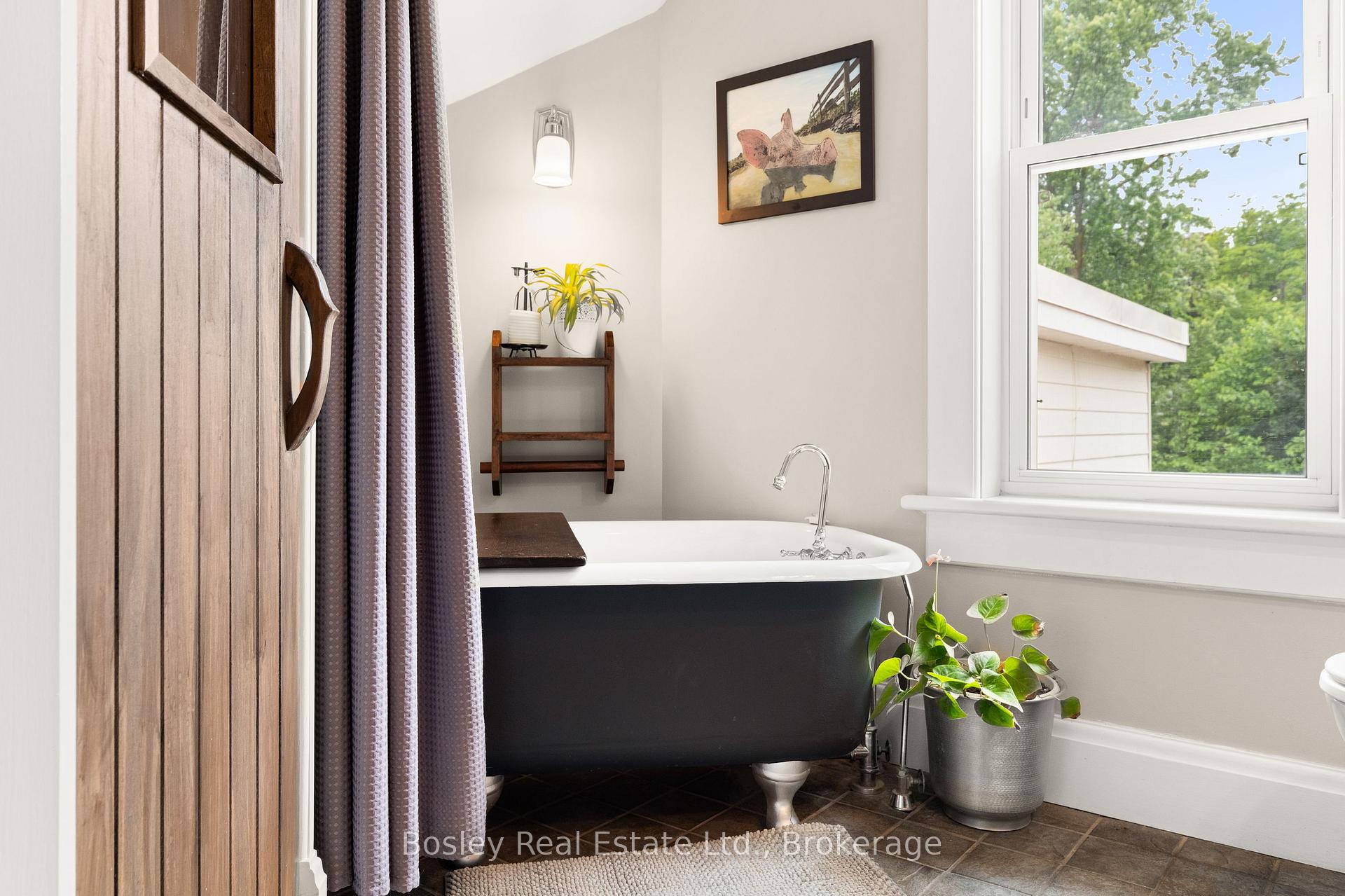 Photo 24 of 29 St Leger Street, Kitchener — HOMEH