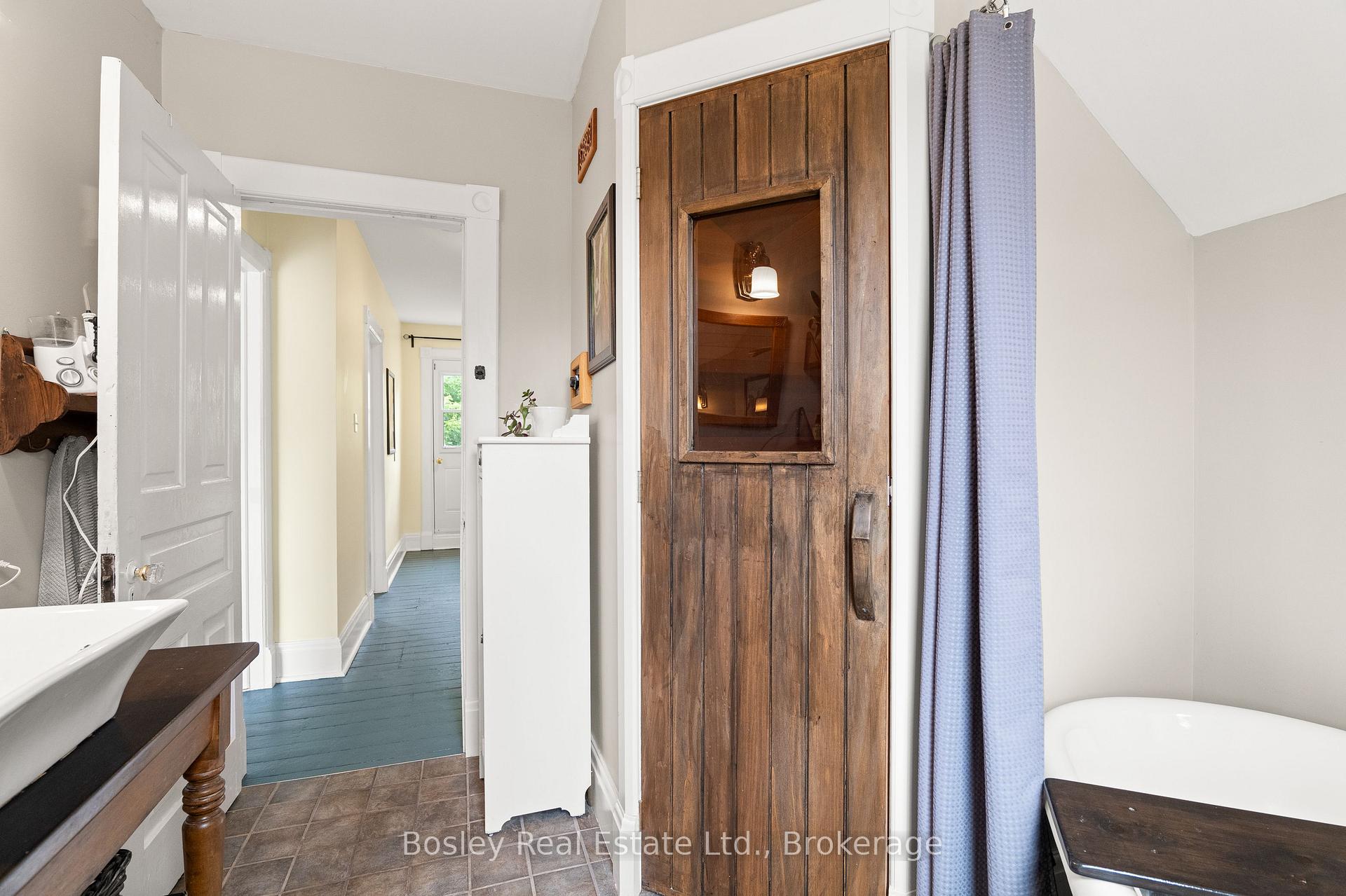 Photo 25 of 29 St Leger Street, Kitchener — HOMEH