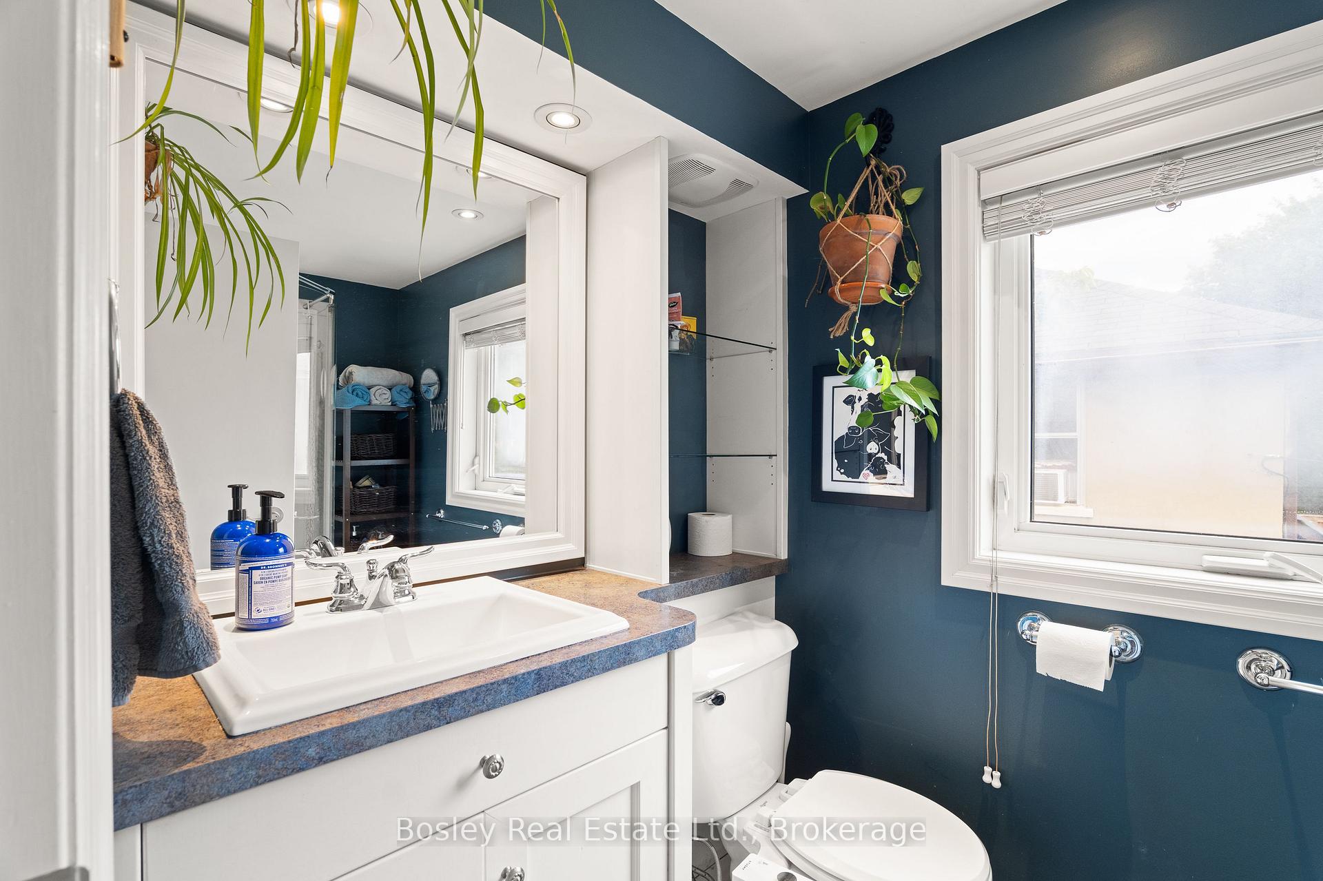Photo 30 of 29 St Leger Street, Kitchener — HOMEH