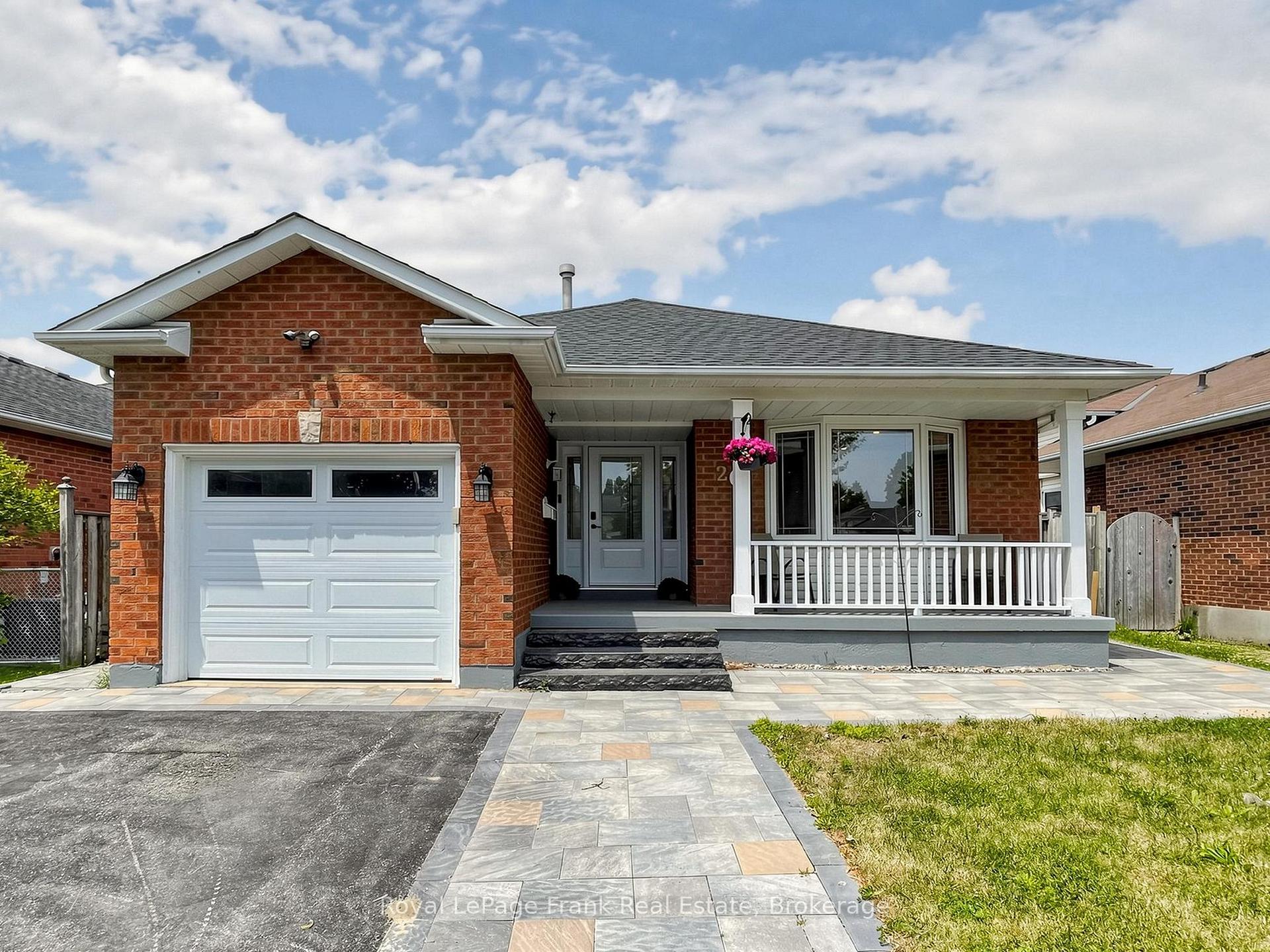 Photo 1 of 20 Strathallan Drive, Clarington, Courtice — HOMEH