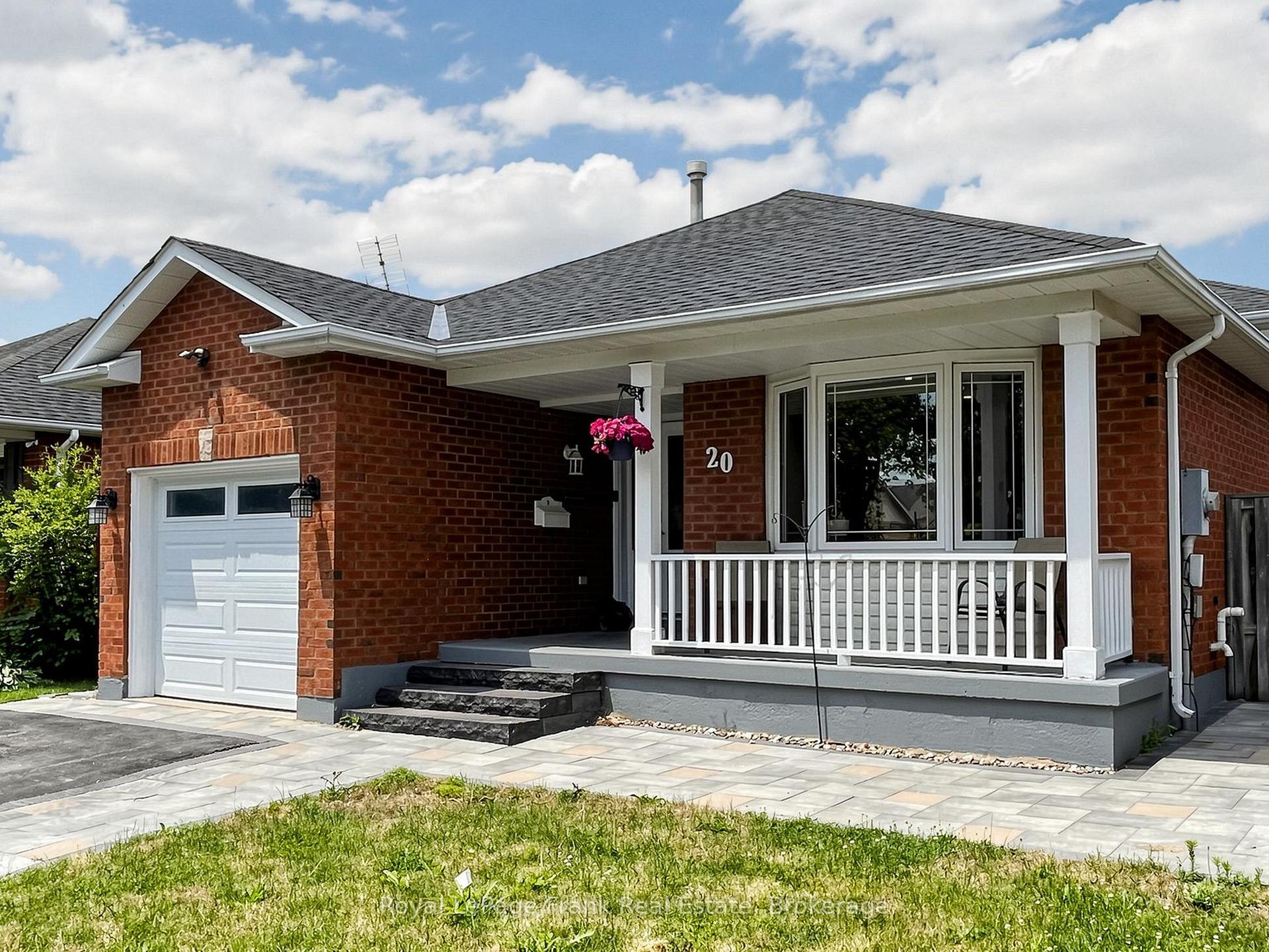 Photo 2 of 20 Strathallan Drive, Clarington, Courtice — HOMEH