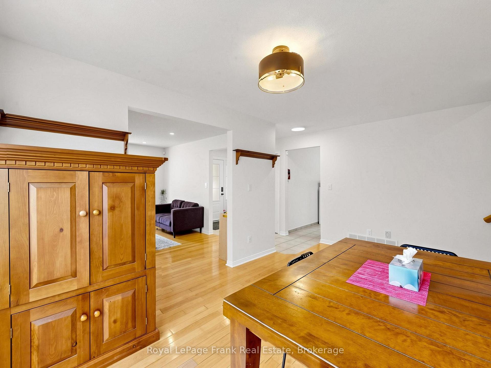 Photo 7 of 20 Strathallan Drive, Clarington, Courtice — HOMEH