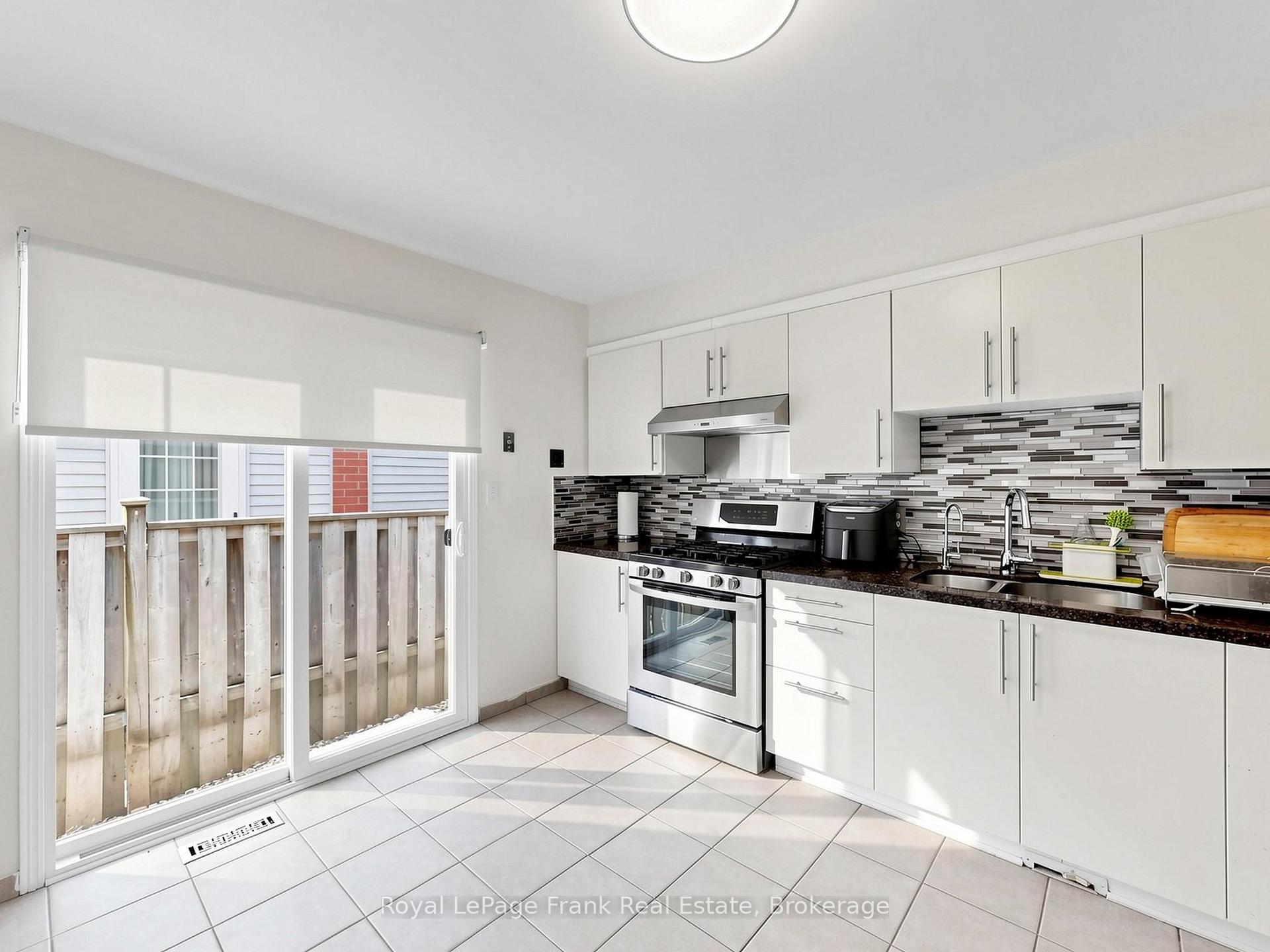 Photo 8 of 20 Strathallan Drive, Clarington, Courtice — HOMEH