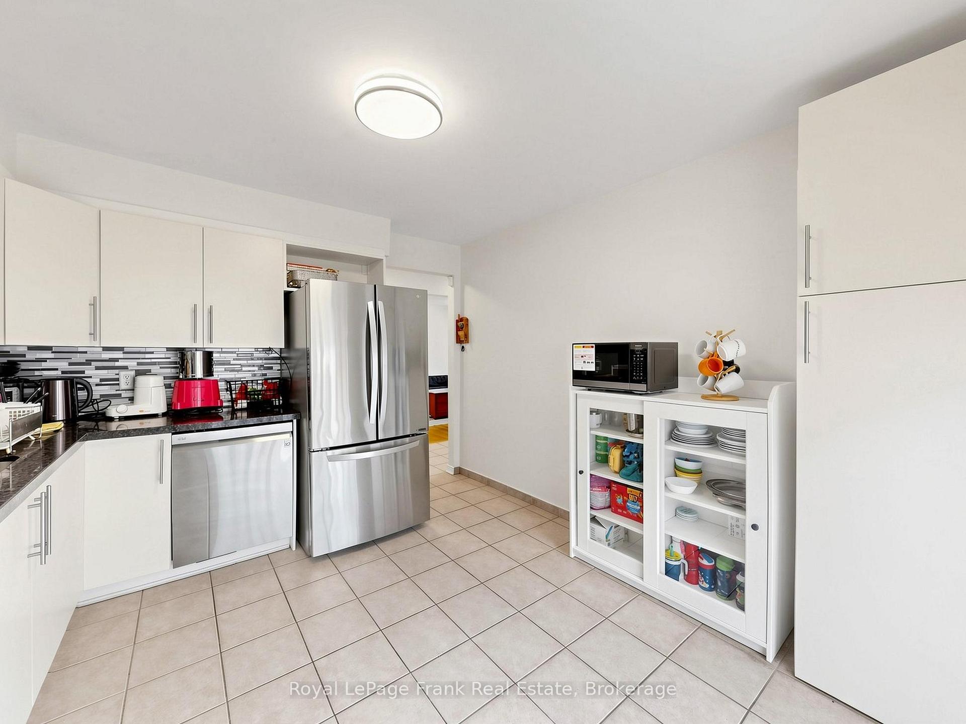 Photo 10 of 20 Strathallan Drive, Clarington, Courtice — HOMEH