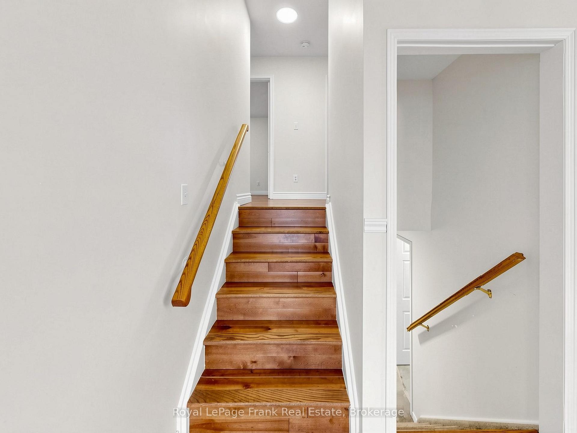 Photo 12 of 20 Strathallan Drive, Clarington, Courtice — HOMEH