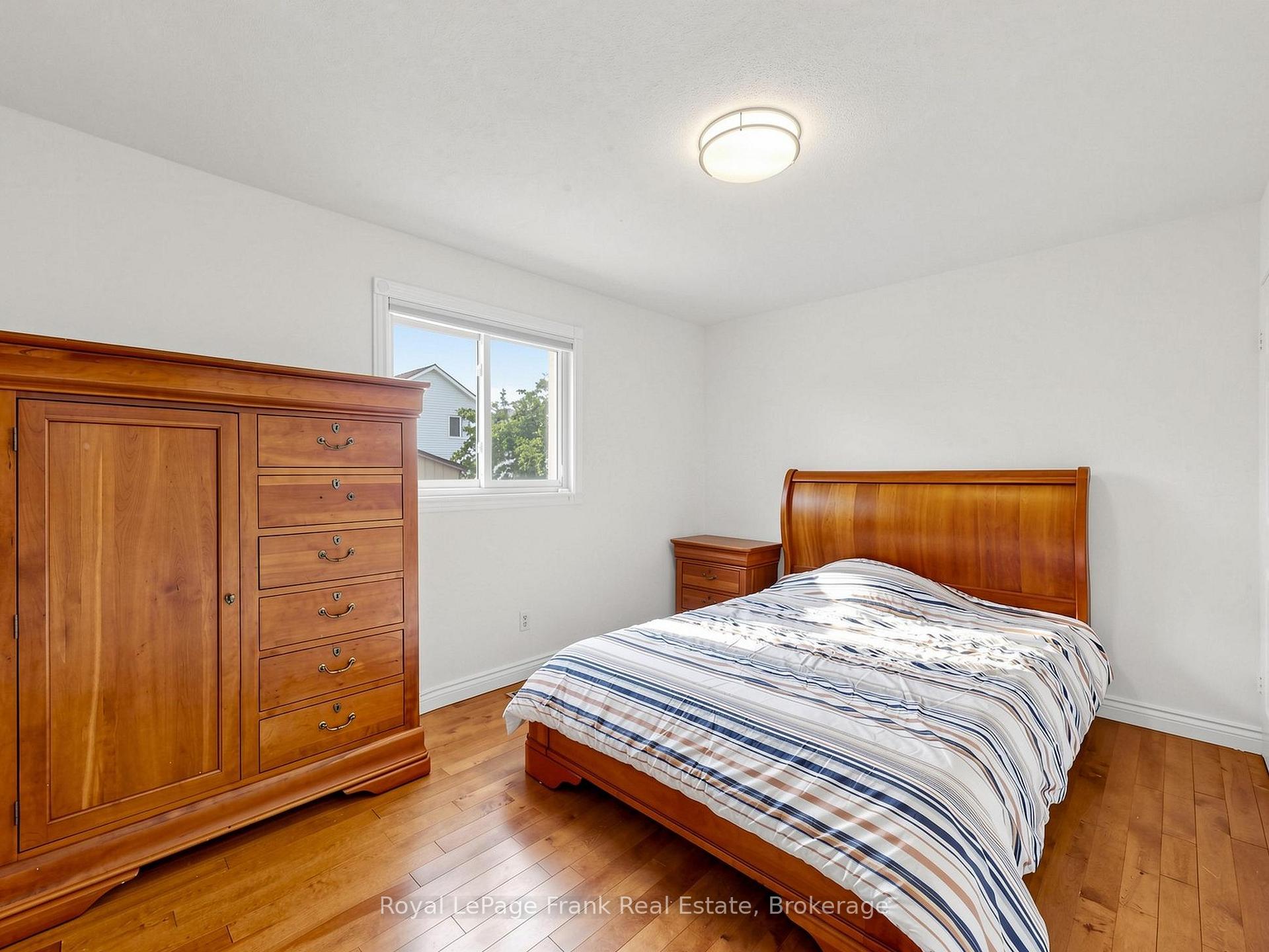 Photo 13 of 20 Strathallan Drive, Clarington, Courtice — HOMEH