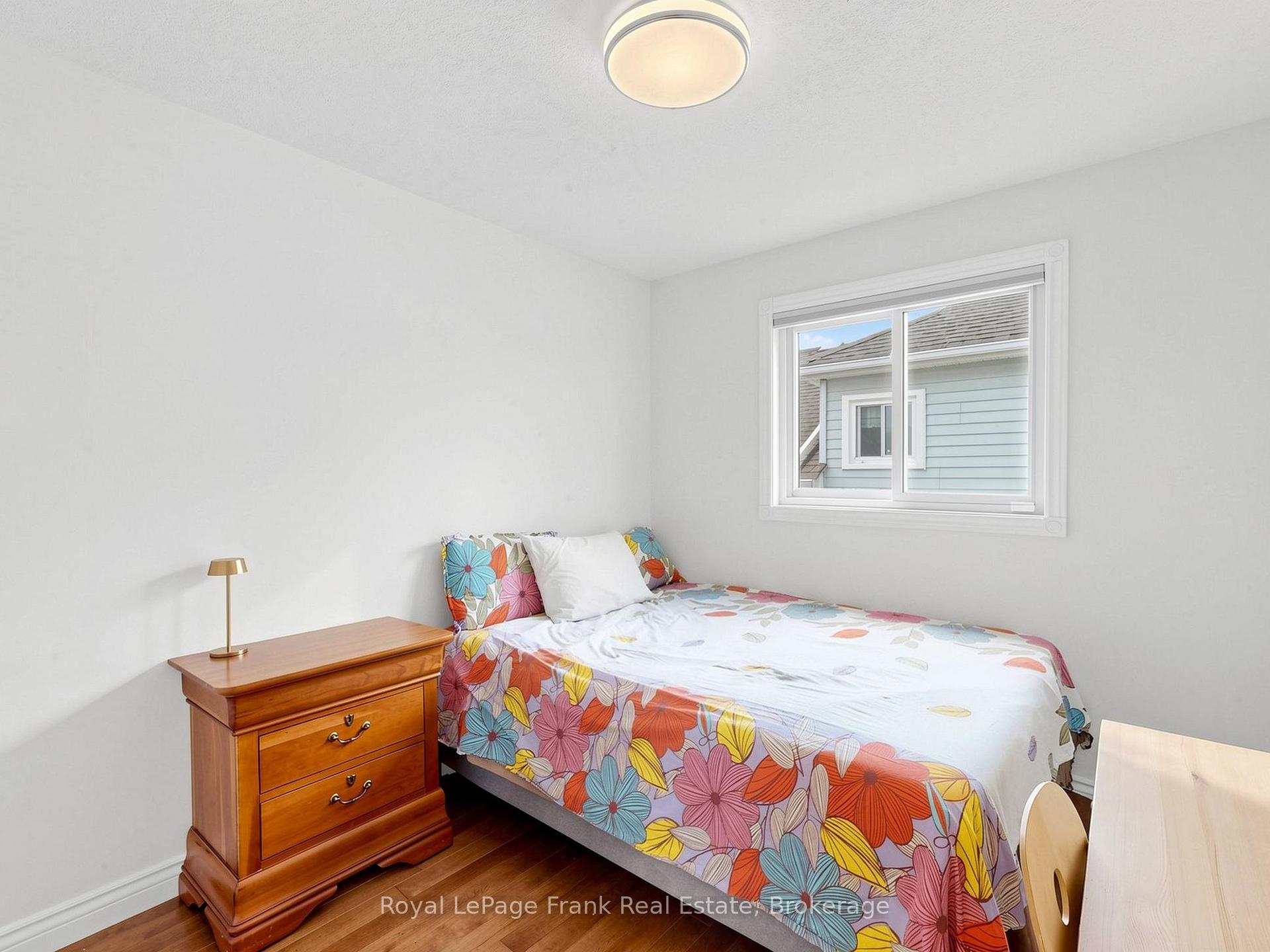 Photo 14 of 20 Strathallan Drive, Clarington, Courtice — HOMEH