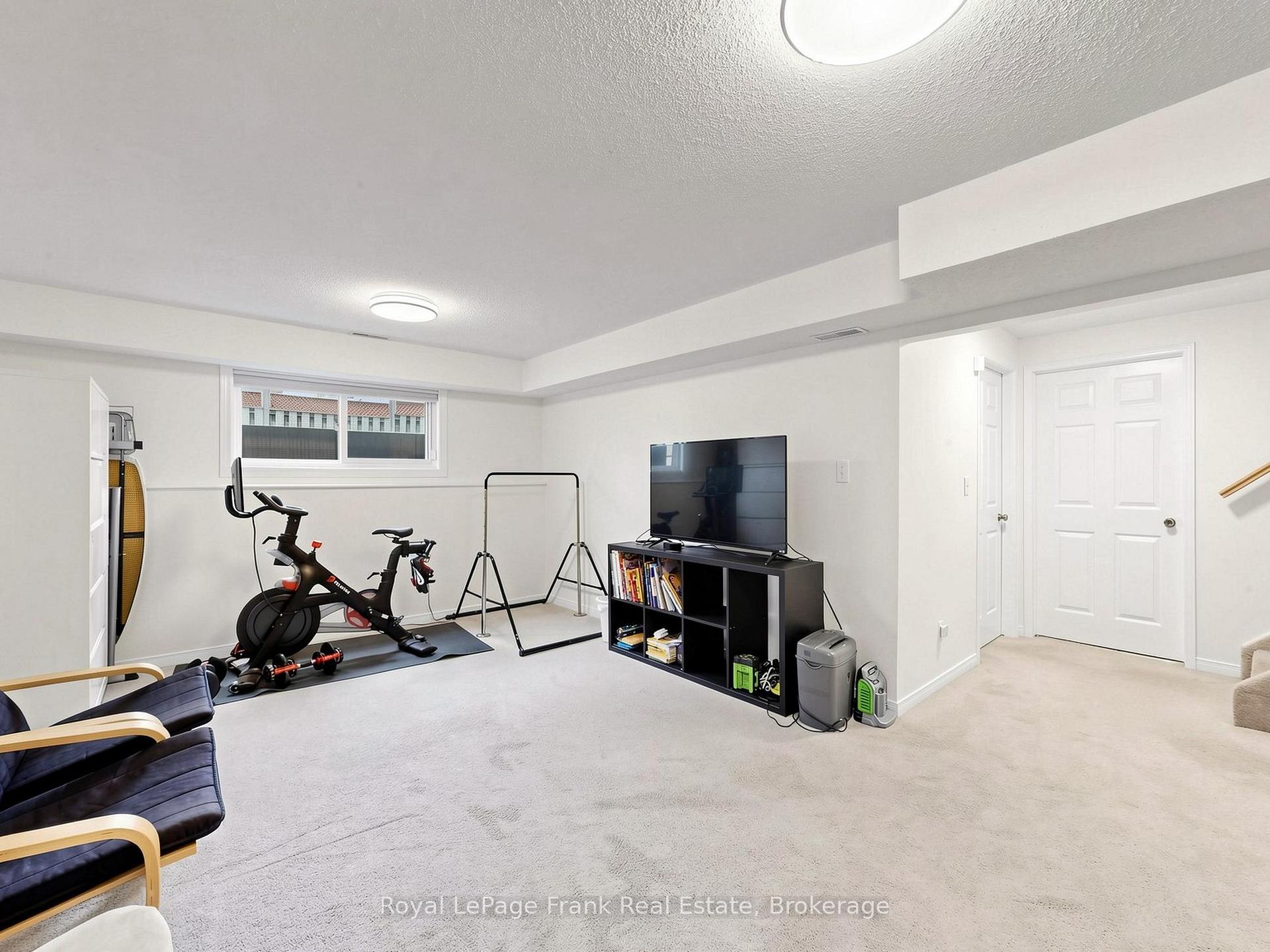 Photo 18 of 20 Strathallan Drive, Clarington, Courtice — HOMEH