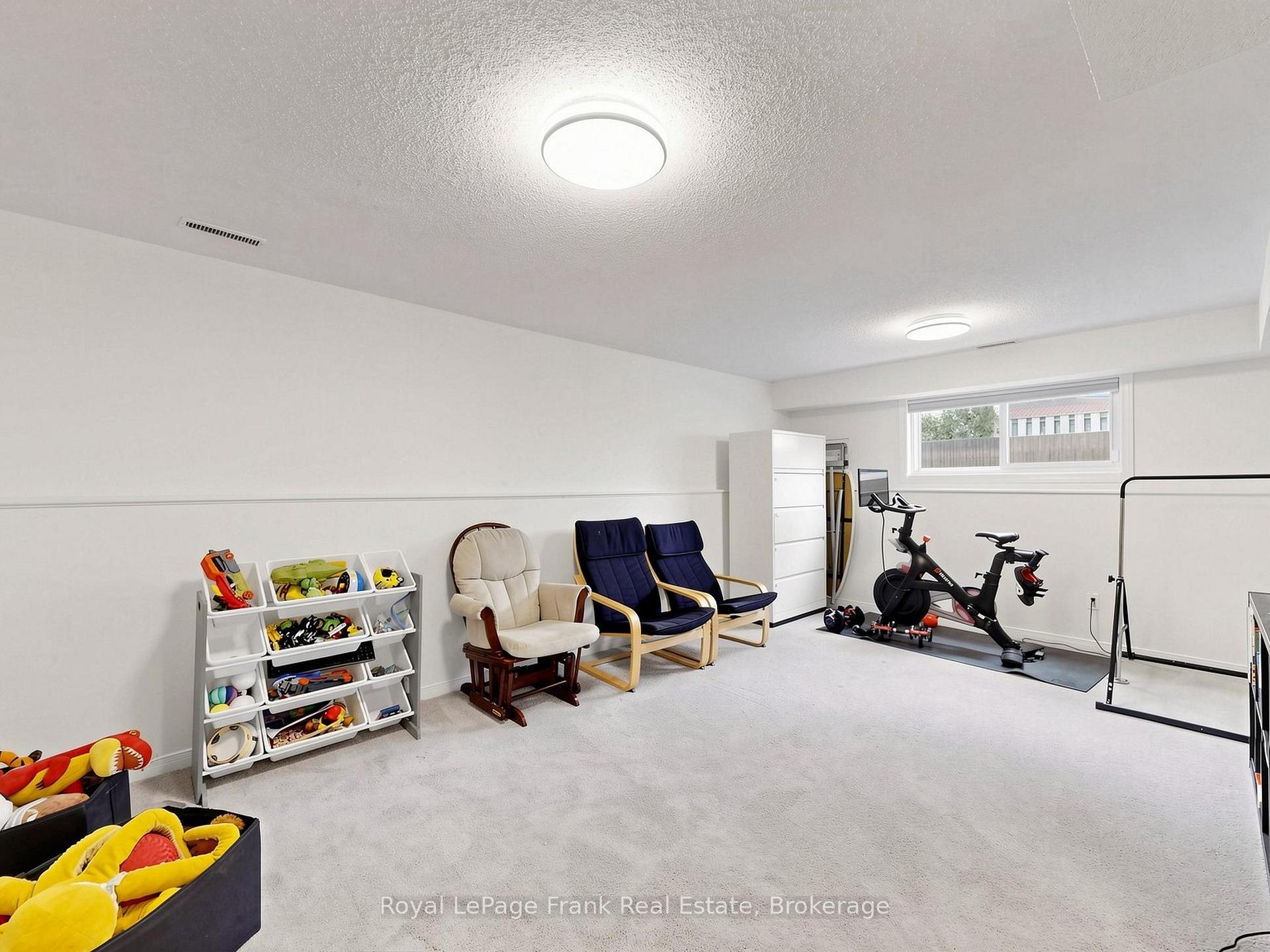 Photo 19 of 20 Strathallan Drive, Clarington, Courtice — HOMEH