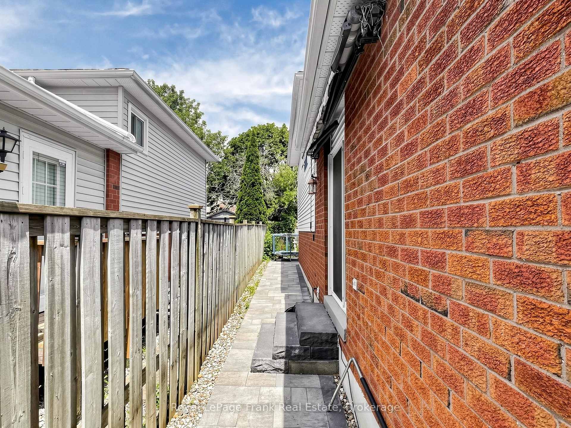 Photo 24 of 20 Strathallan Drive, Clarington, Courtice — HOMEH