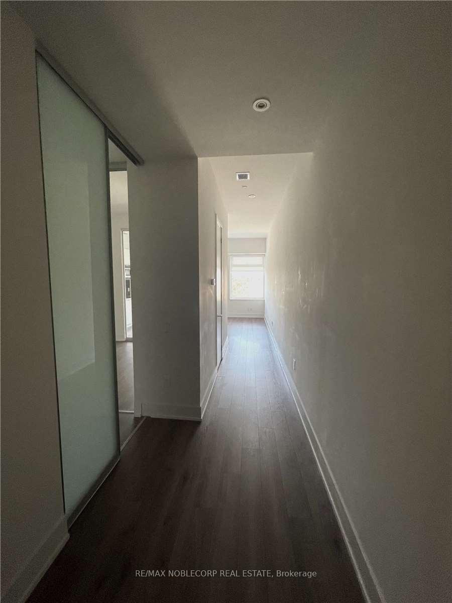 Photo 4 of Unit 724, 111 St Clair Avenue W, Toronto, Yonge-St. Clair — HOMEH