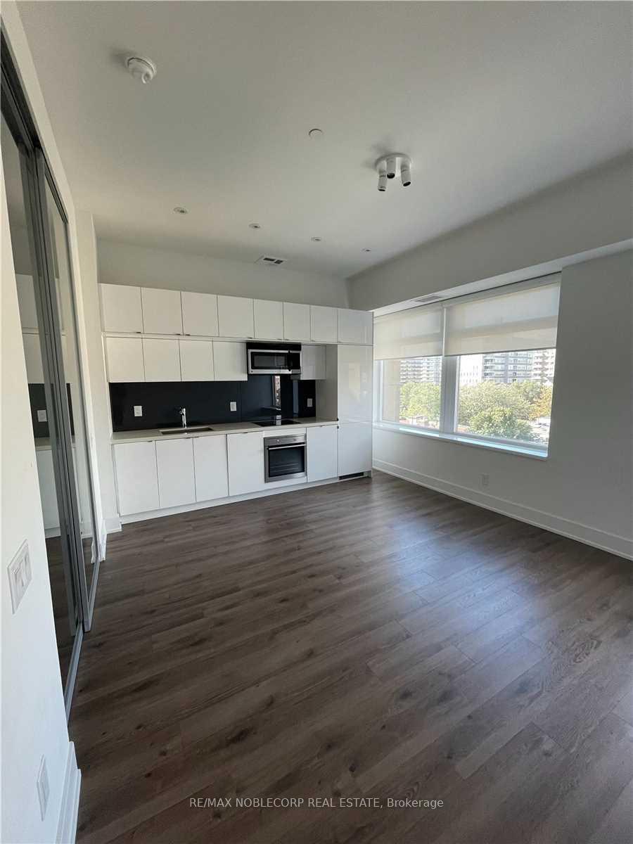 Photo 6 of Unit 724, 111 St Clair Avenue W, Toronto, Yonge-St. Clair — HOMEH