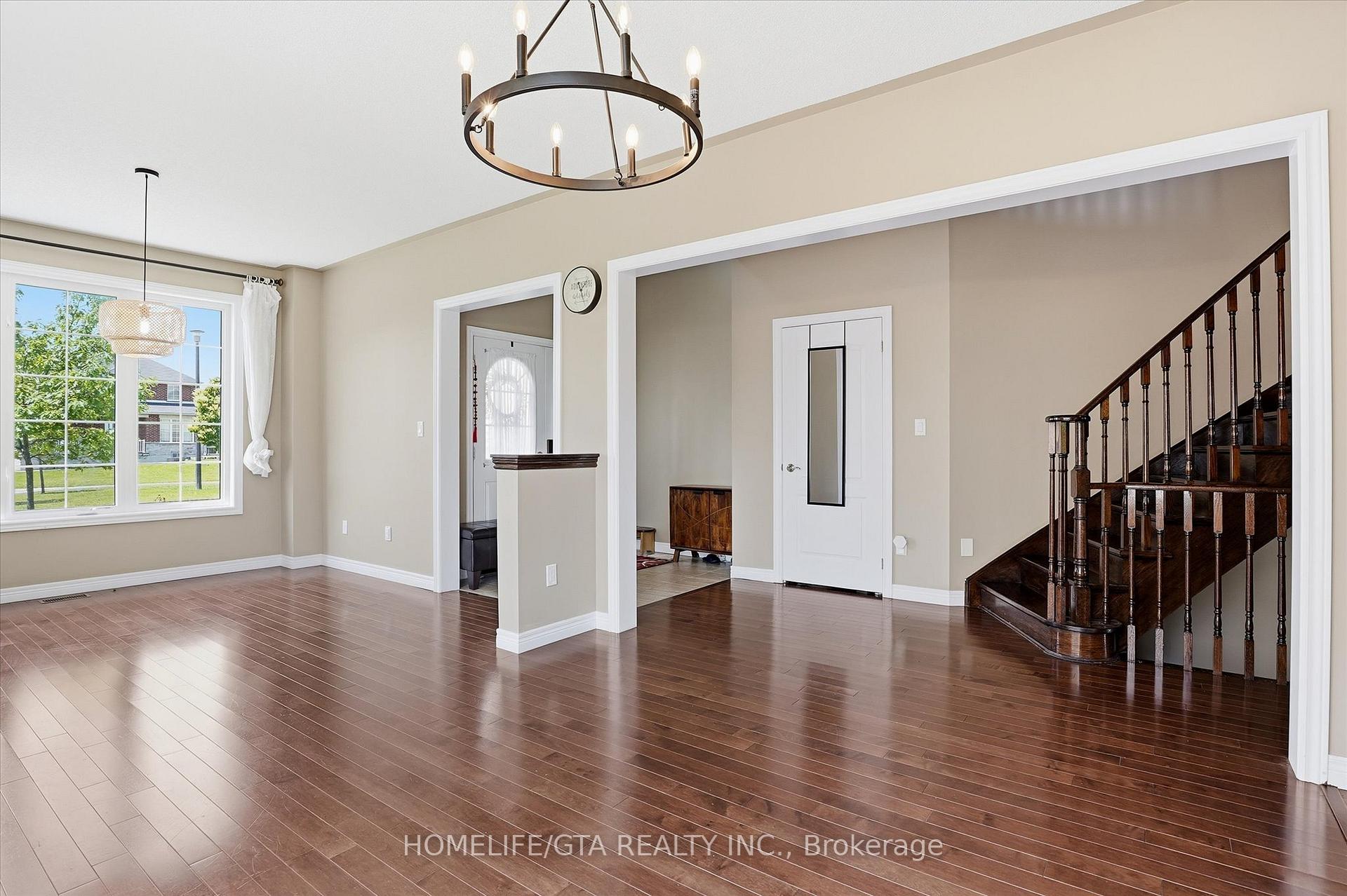 Photo 4 of 1011 Hinterland Court, Oshawa, Pinecrest — HOMEH