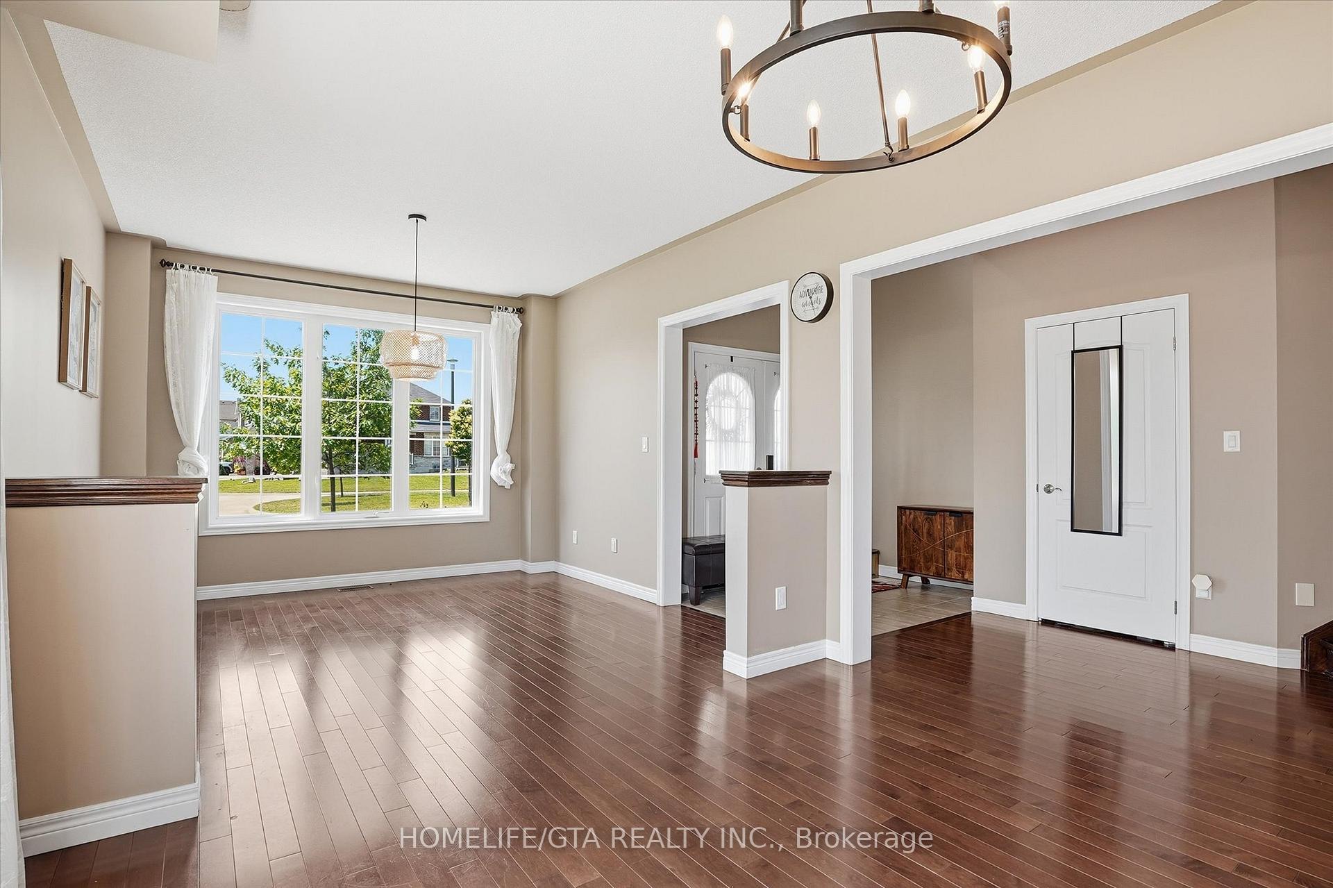 Photo 5 of 1011 Hinterland Court, Oshawa, Pinecrest — HOMEH
