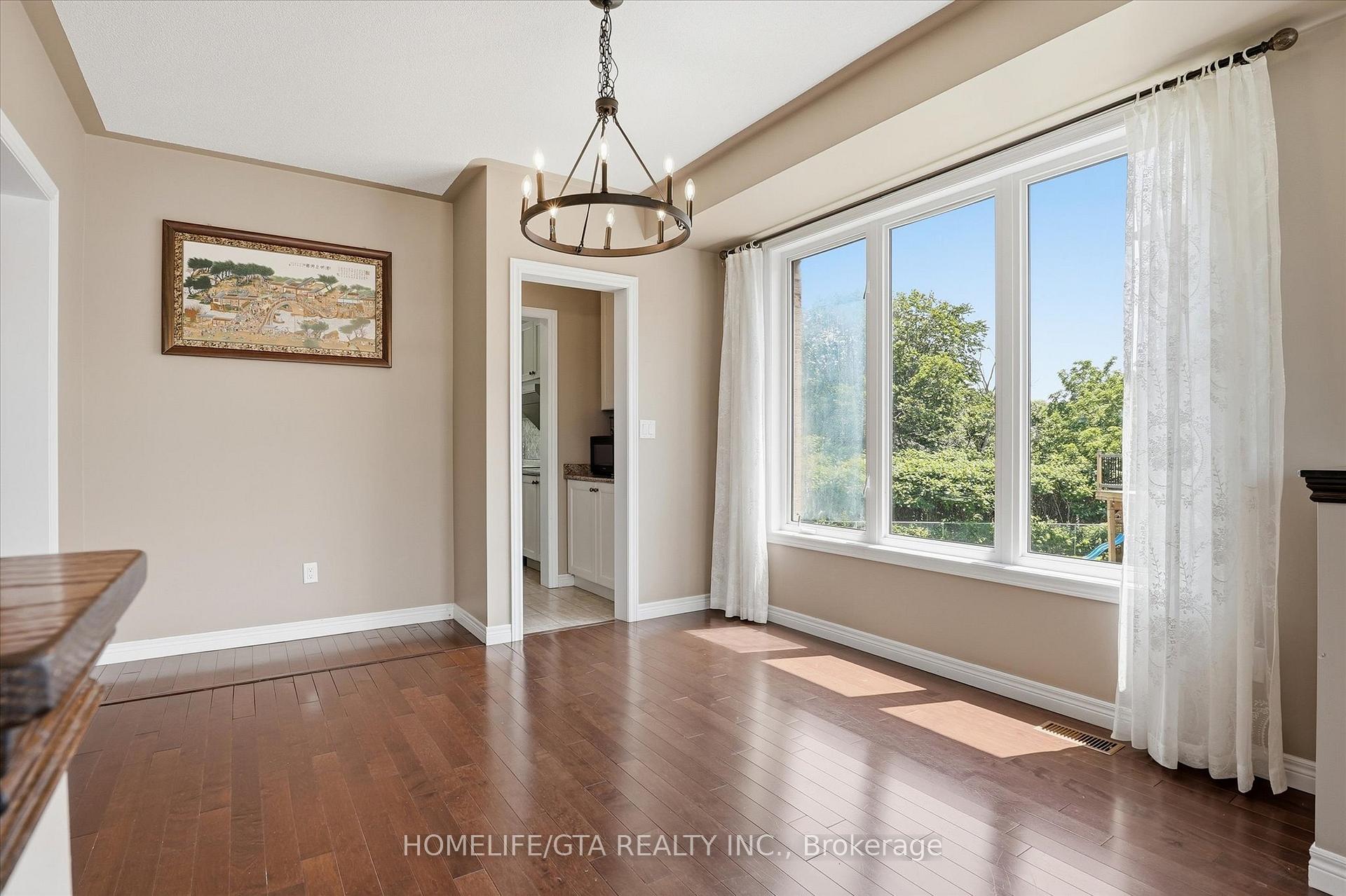 Photo 6 of 1011 Hinterland Court, Oshawa, Pinecrest — HOMEH