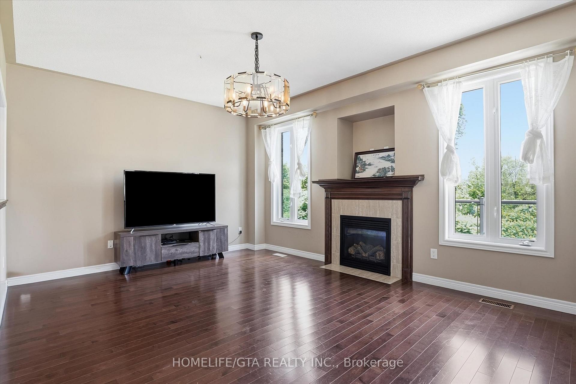 Photo 8 of 1011 Hinterland Court, Oshawa, Pinecrest — HOMEH