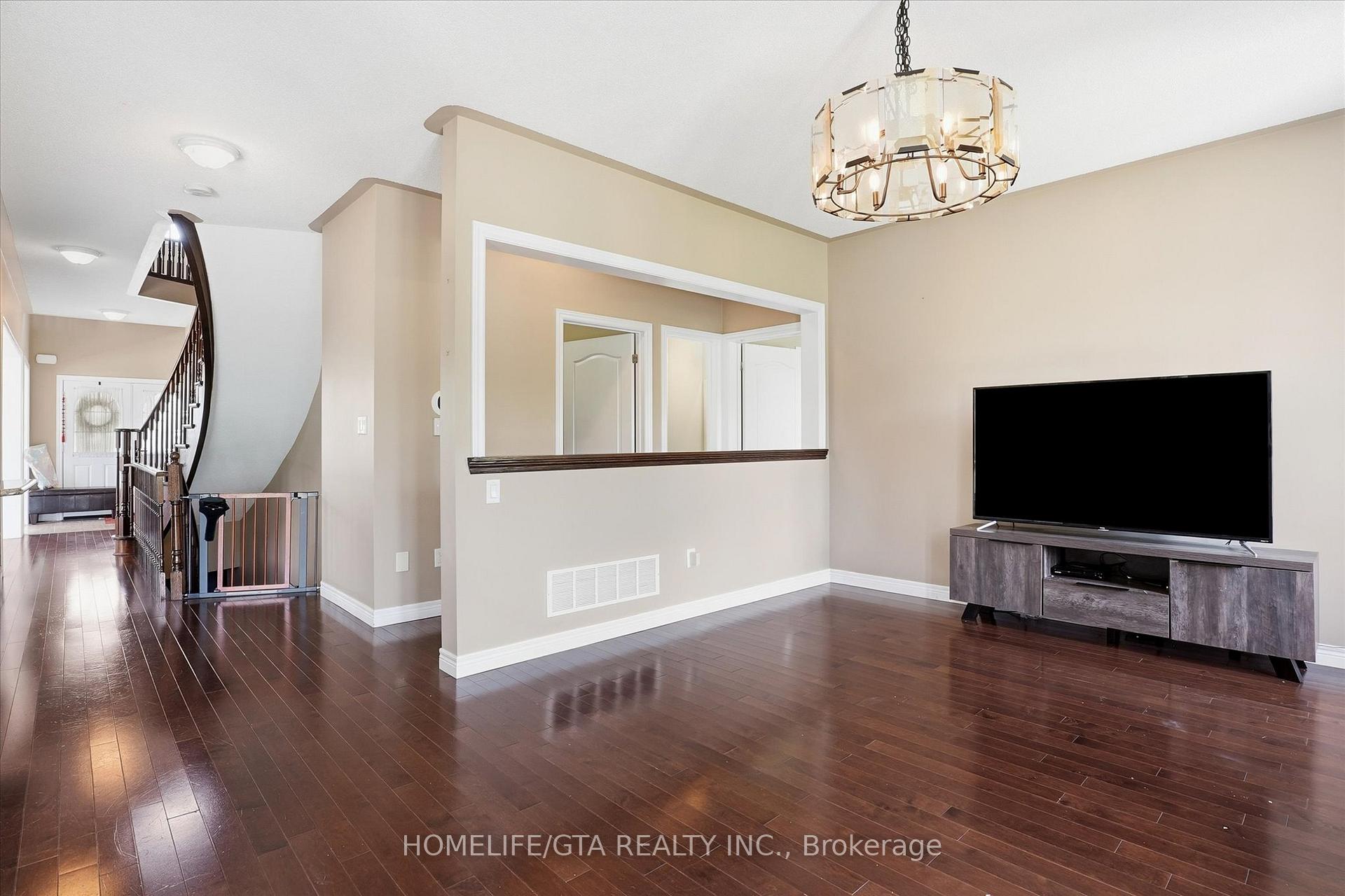 Photo 10 of 1011 Hinterland Court, Oshawa, Pinecrest — HOMEH