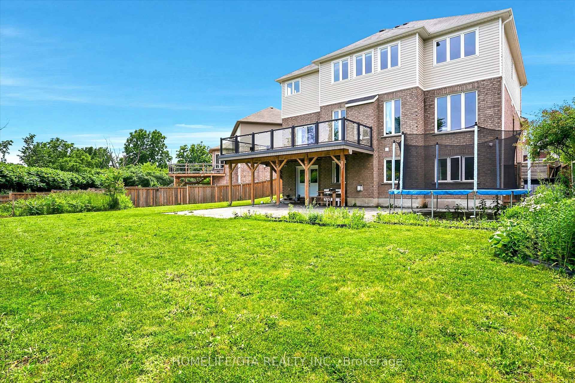 Photo 47 of 1011 Hinterland Court, Oshawa, Pinecrest — HOMEH