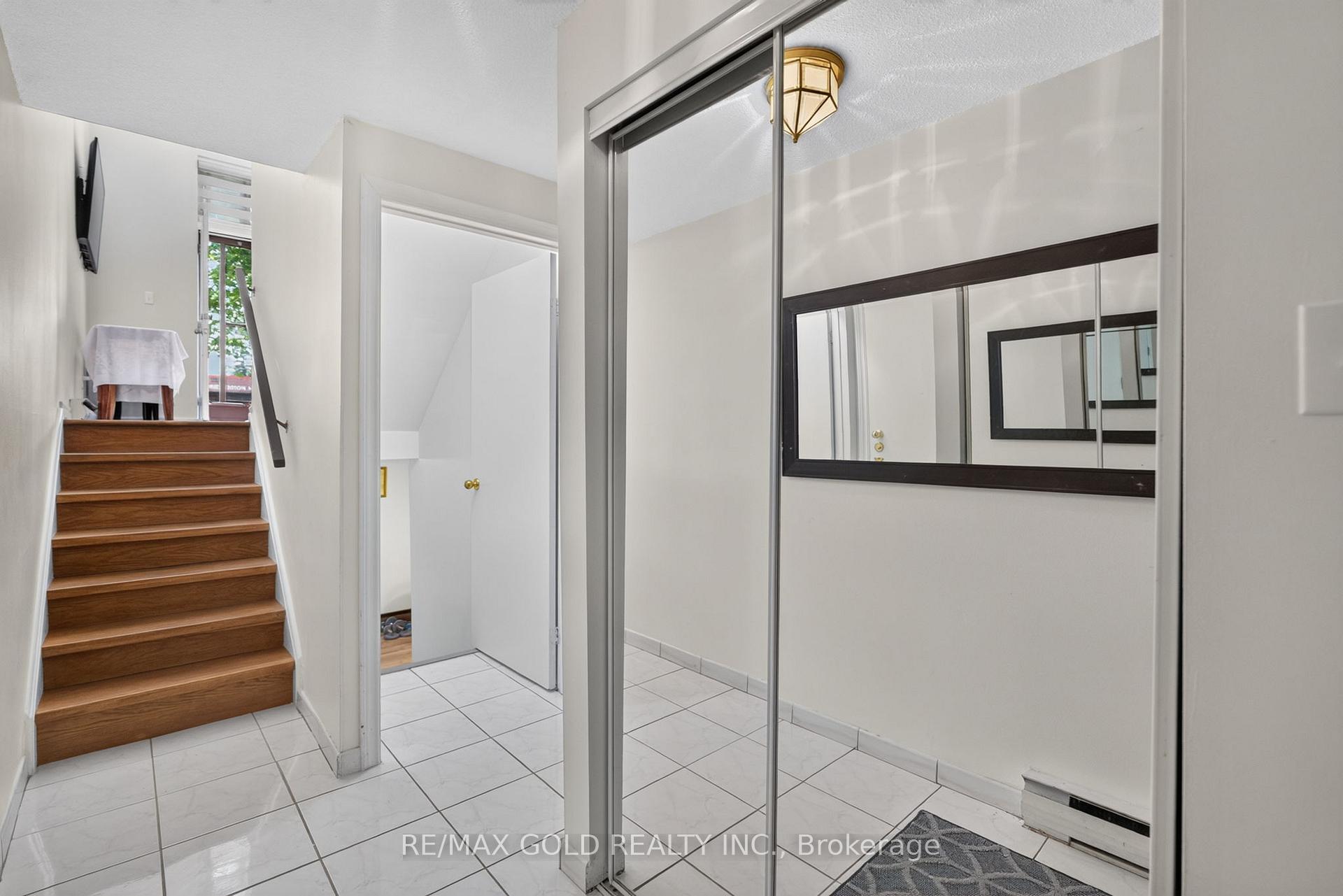 Photo 7 of Unit 5, 68 Darras Court, Brampton, Southgate — HOMEH