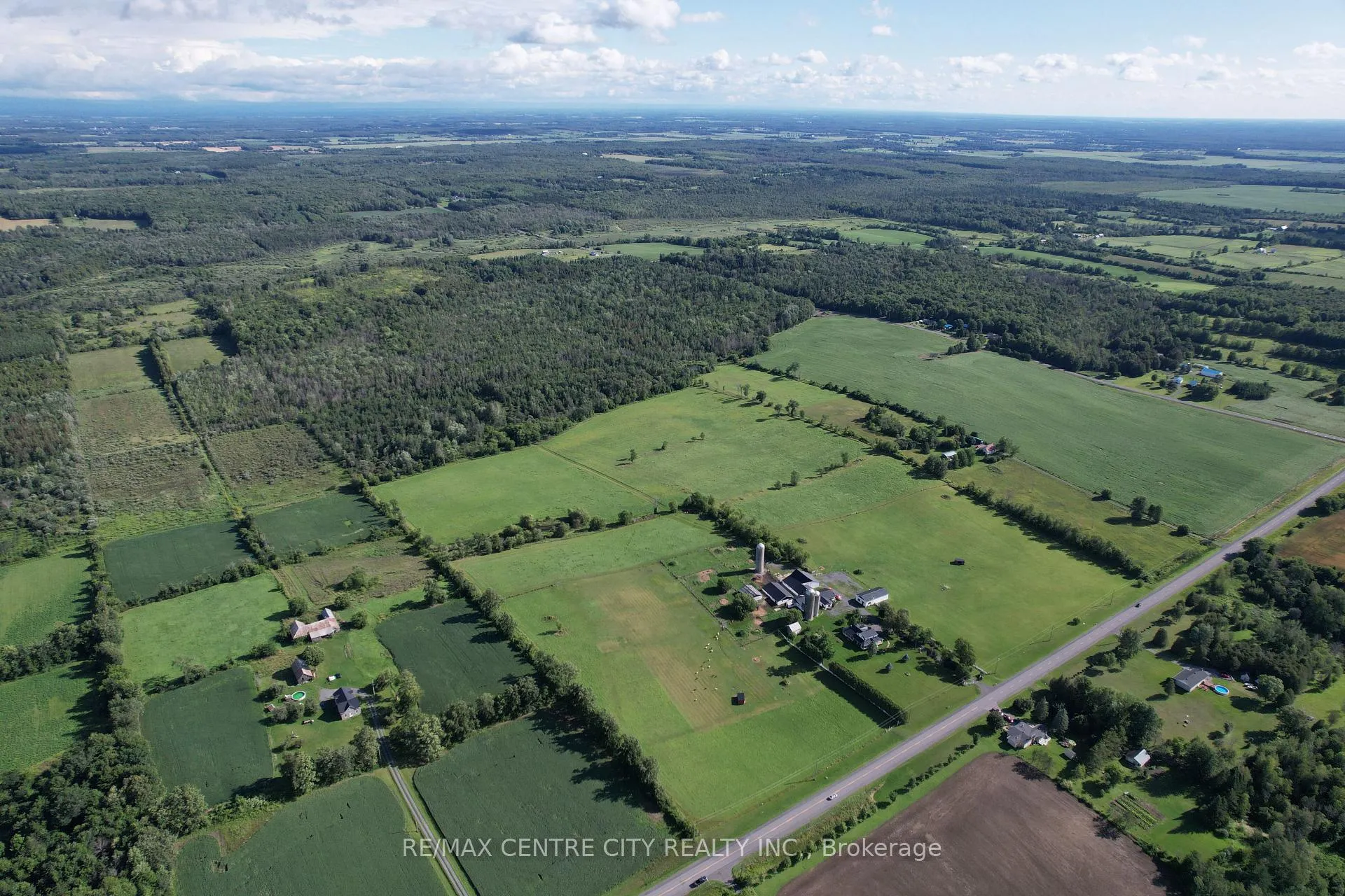 Photo 1 of 19152 County Rd 25, South Glengarry, South Glengarry (Charlottenburgh) Twp — HOMEH