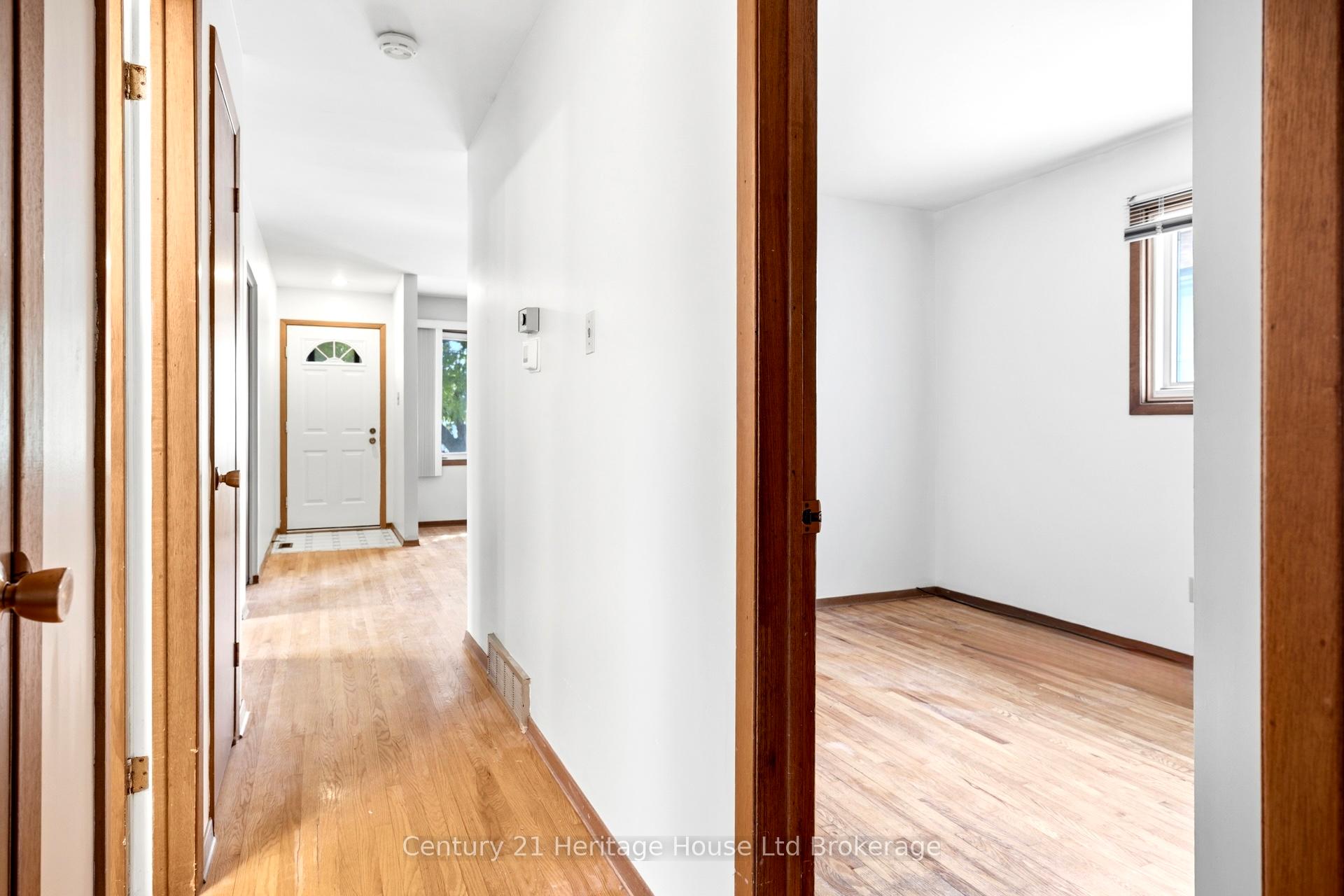 Photo 11 of 34 Dudley Crescent, London, South Y — HOMEH
