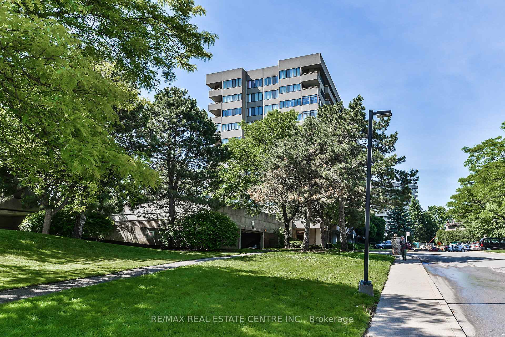 Photo of Unit 410, 1320 Mississauga Valley Boulevard