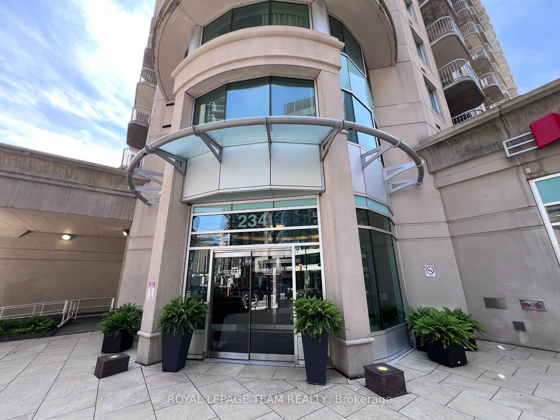 Front of Unit 1007, 234 Rideau Street
