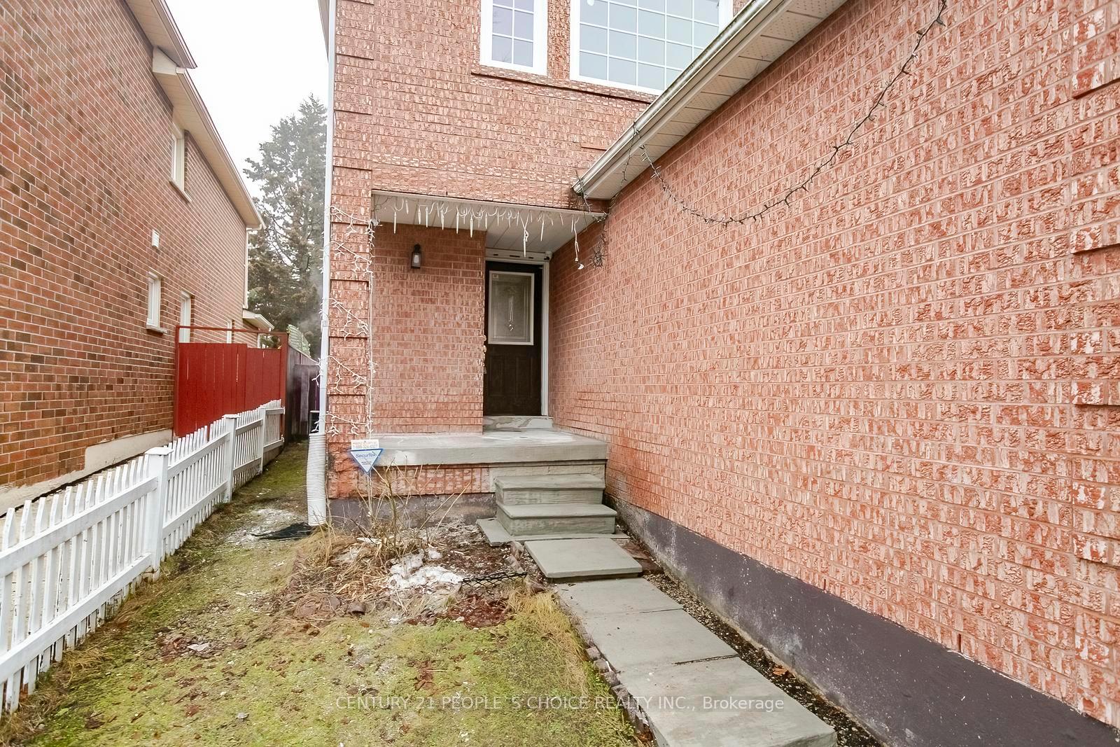 Photo 4 of 20 Letty Avenue, Brampton, Fletcher's West — HOMEH