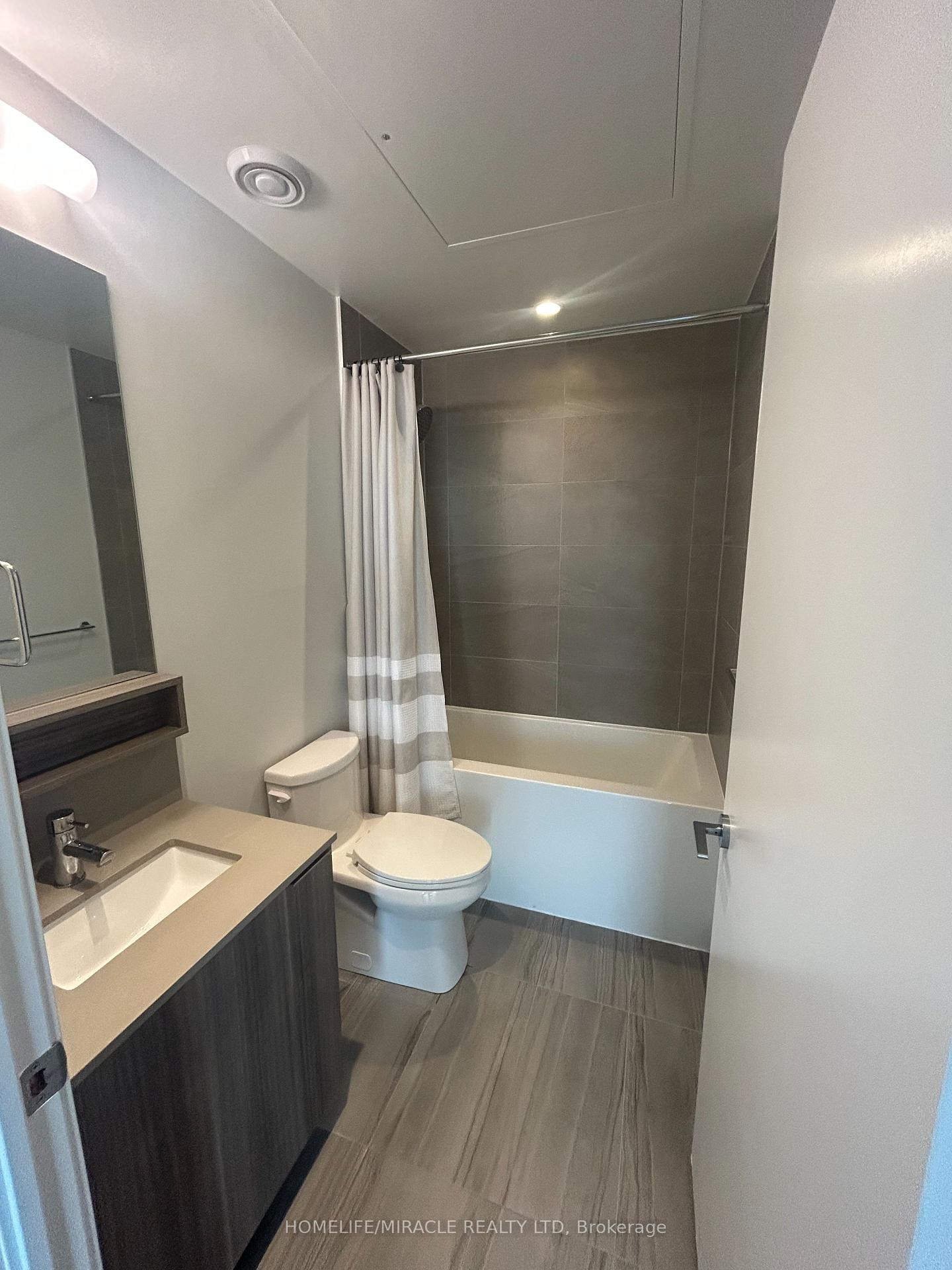 Photo 5 of Unit 4801, 5 Buttermill Avenue, Vaughan, Vaughan Corporate Centre — HOMEH