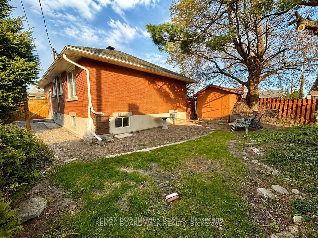 Photo 2 of 625 Clarke Avenue, Ottawa, Castle Heights/Rideau High — HOMEH